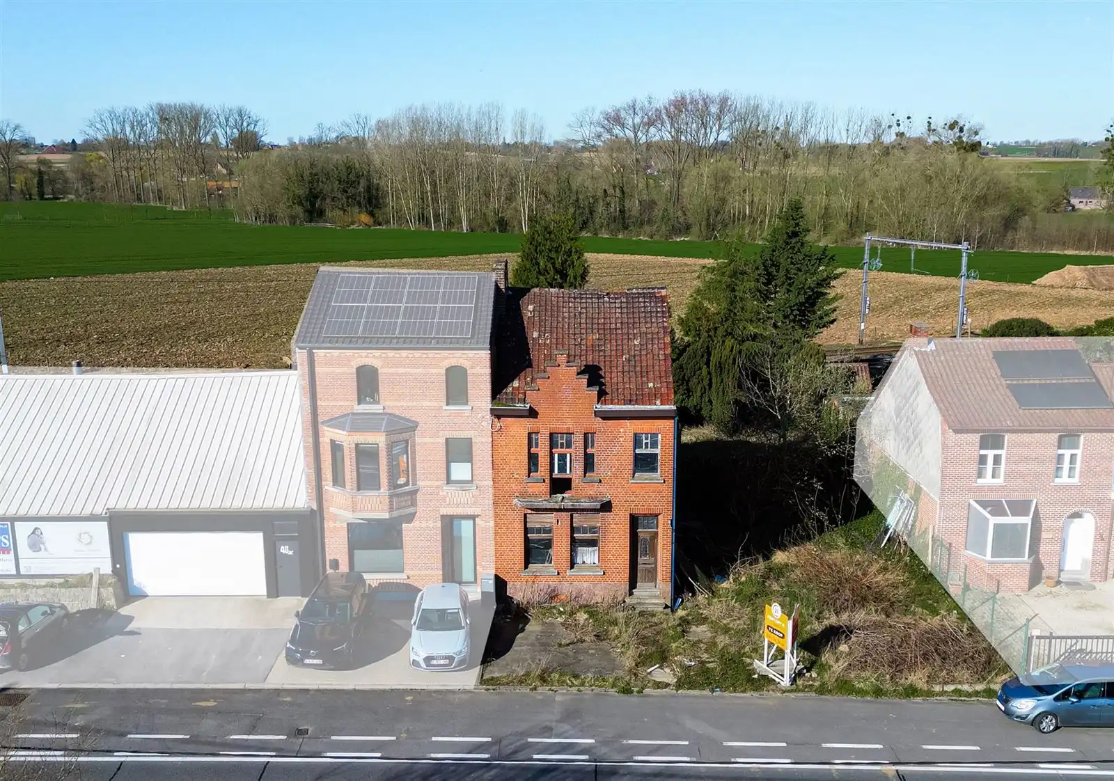 Te renoveren (of afbraak) 3 gevelwoning met tuin op 5are10 foto 8