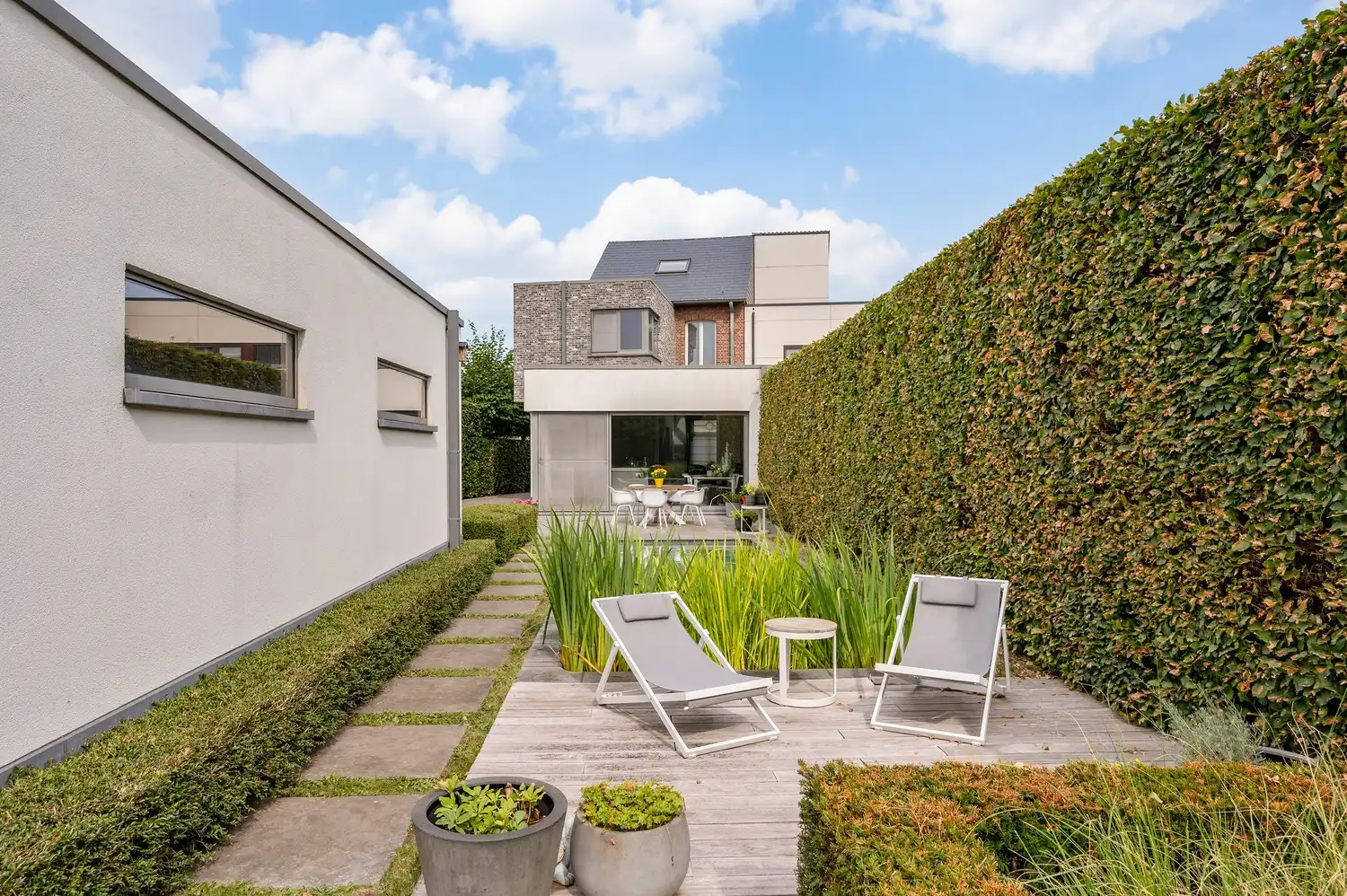 Halfopen woning op toplocatie met zwemvijver en garage. foto 43