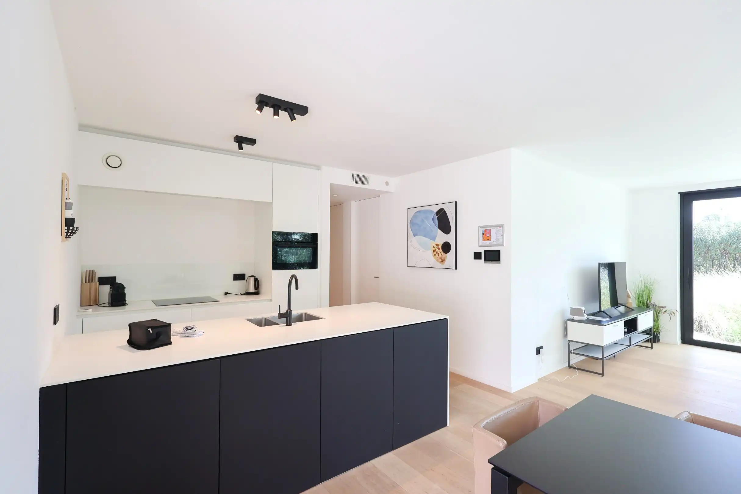 Modern gelijkvloers appartement in Groenendijk met ruim terras foto 8