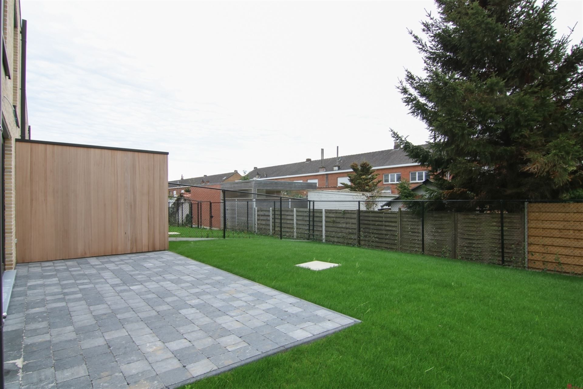 Energiezuinige halfopen woning te huur nabij het centrum van Wevelgem foto 11