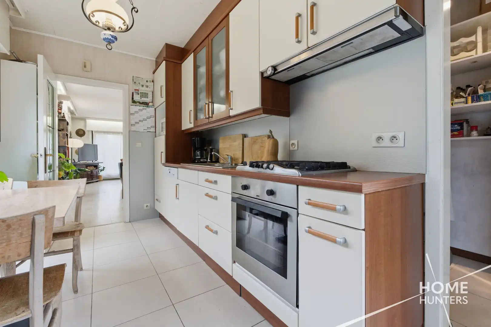 RUSTIG GELEGEN BUNGALOW MET RUIME TUIN EN VEELZIJDIGE KELDERRUIMTE foto 16