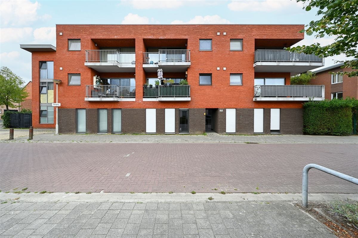 Gelijkvloers met tuin en garage foto 16