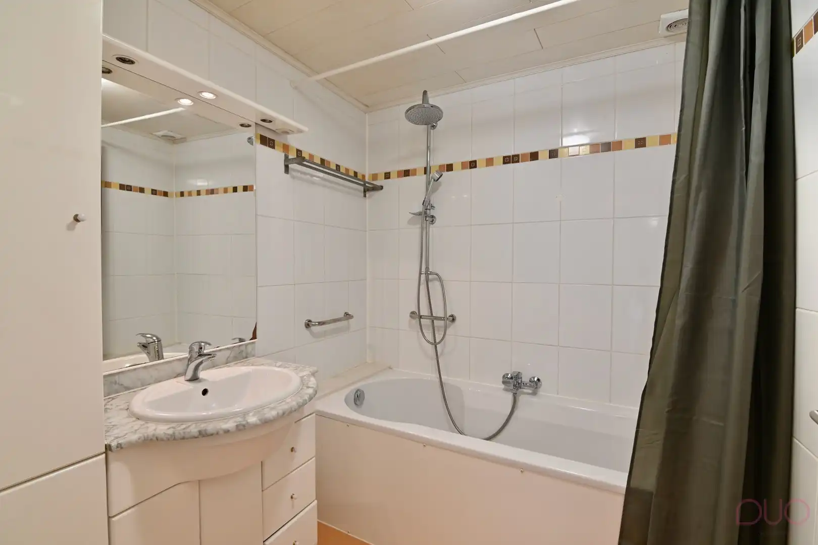 Instapklaar appartement met twee slaapkamers en groot terras met open zicht foto 10
