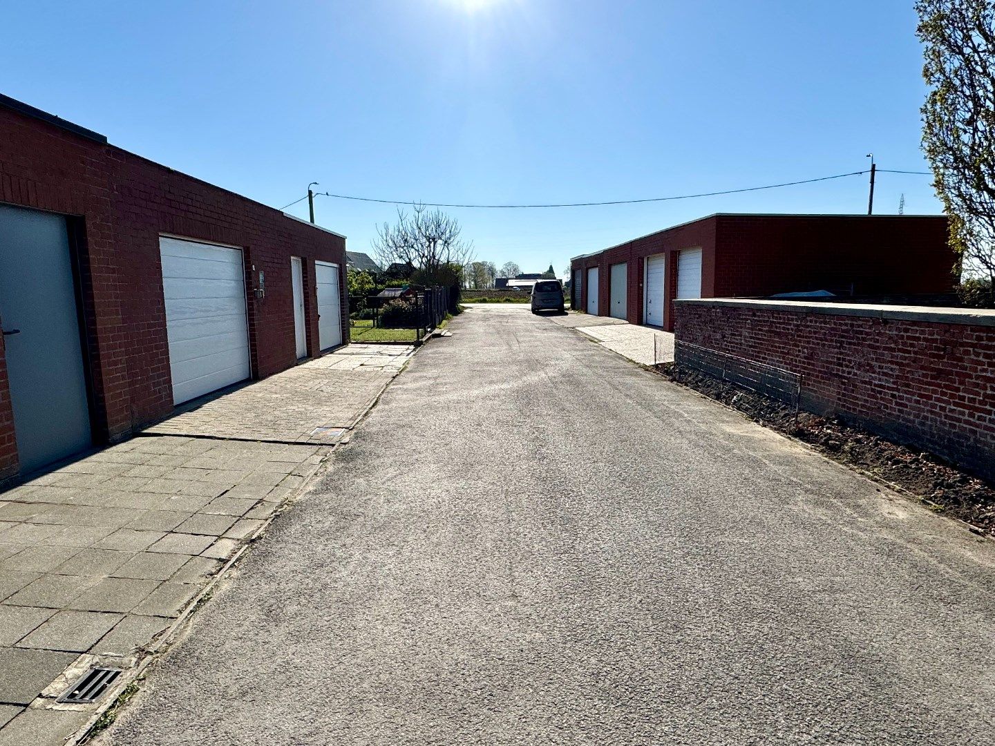 GERENOVEERDE WONING MET 2 SLPKS, TUIN EN GARAGE foto 19