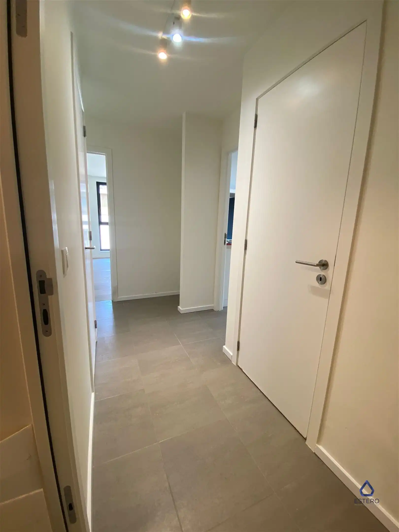 Ruim nieuwbouwappartement met 2 slaapkamers te Evere foto 2