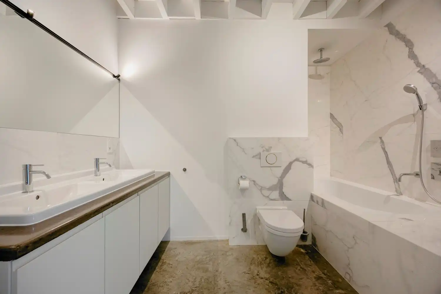 Exceptioneel en luxueus gerenoveerd 19e eeuws duplex dakappartement midden in de binnenstad. foto 16