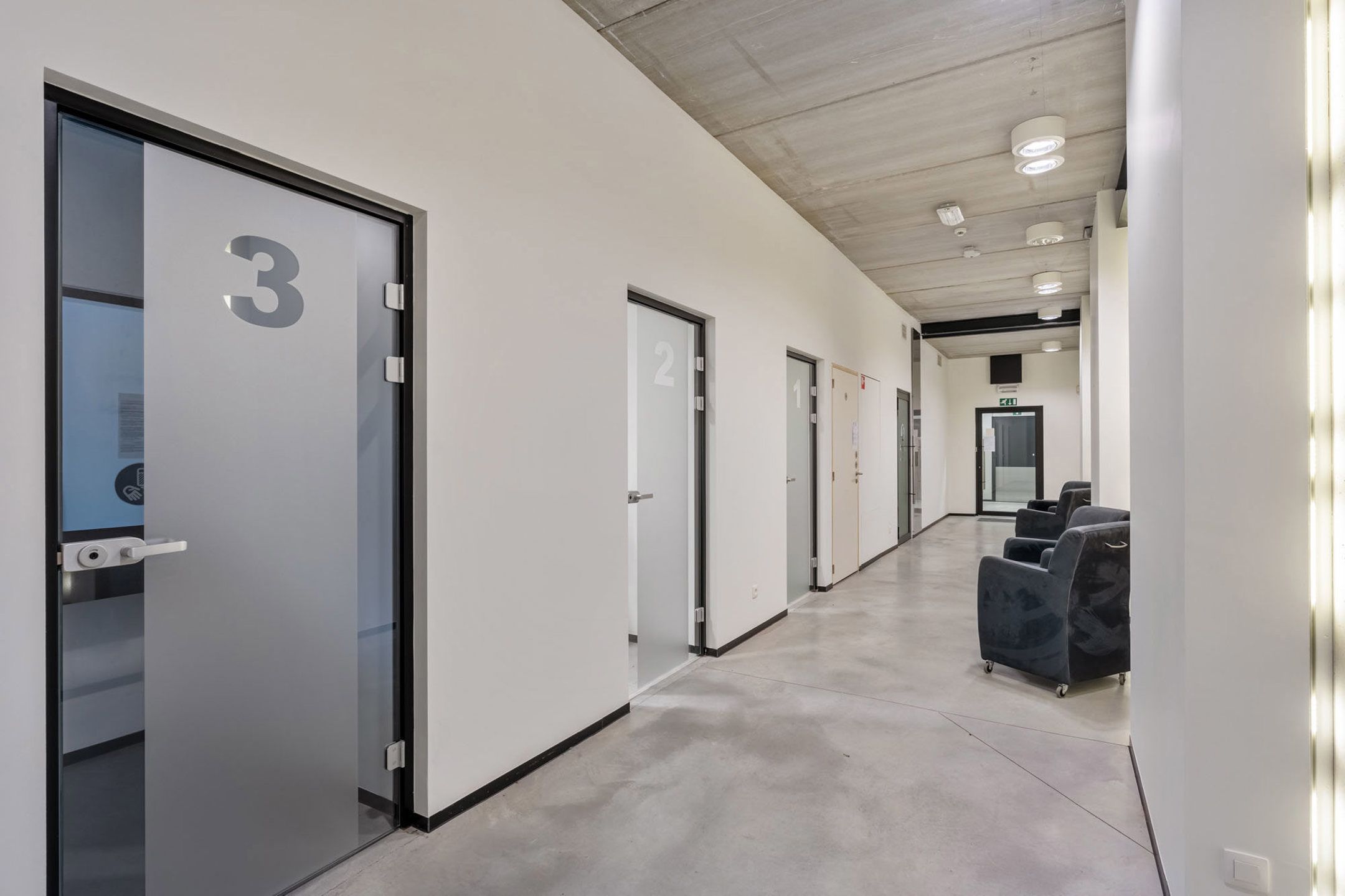 Uitzonderlijk bedrijfsgebouw op Genk-Noord foto 7