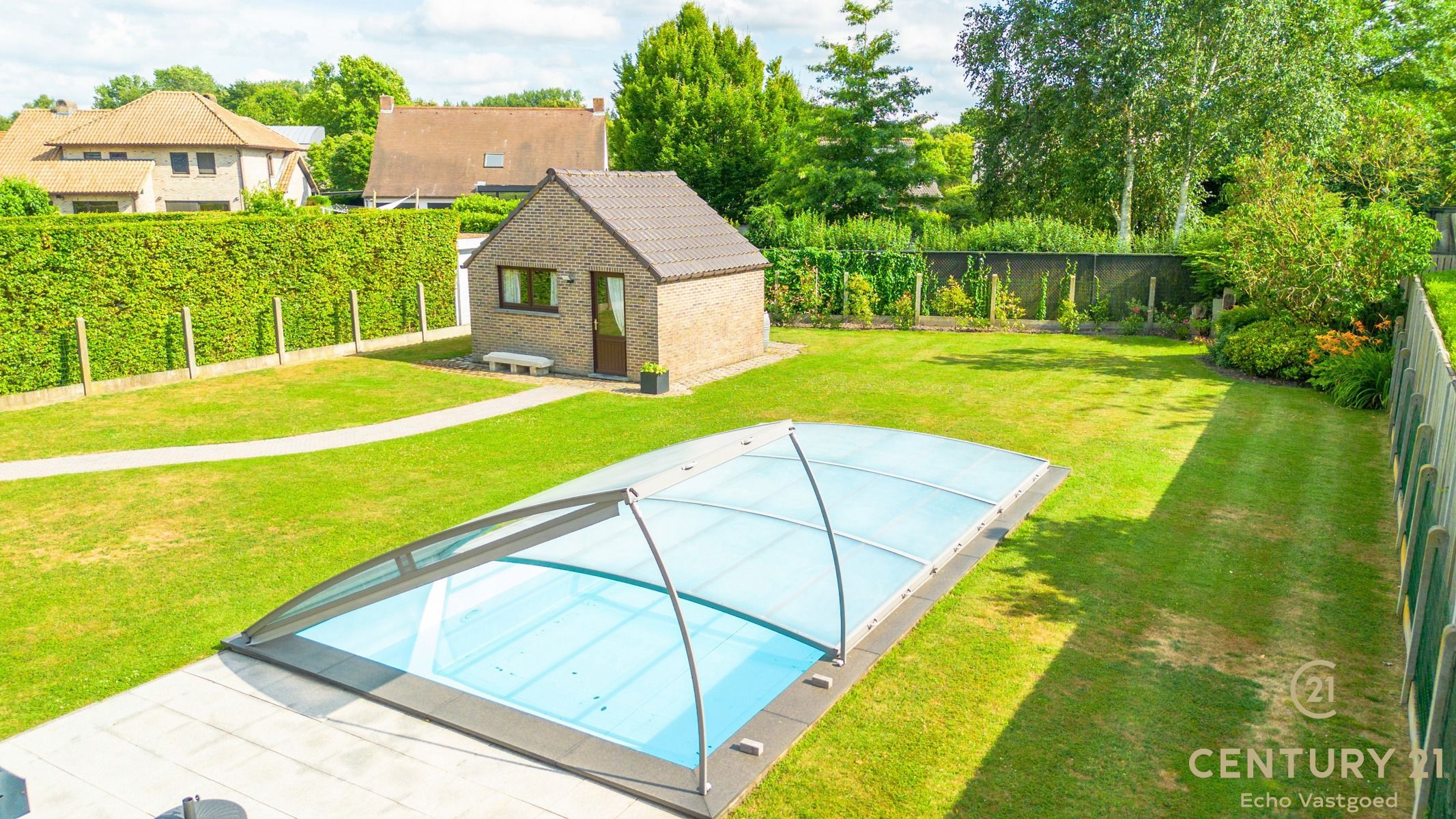 Vrijstaande, ruime instapklare villa met zwembad foto 28