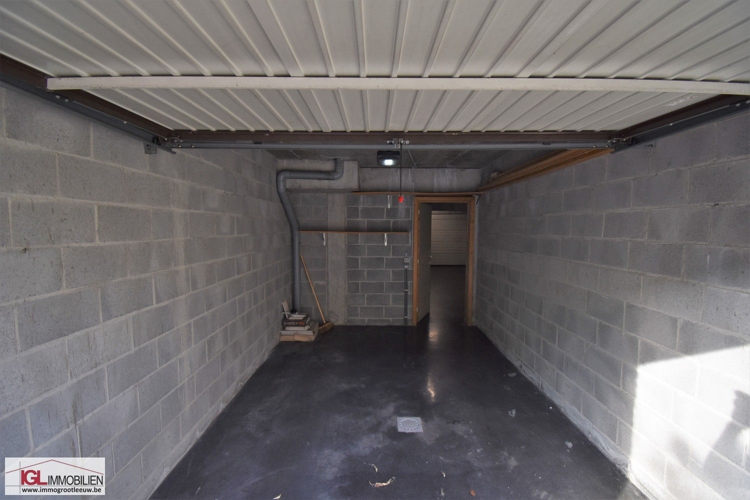 Goed gelegen en makkelijk bereikbare garagebox foto 3
