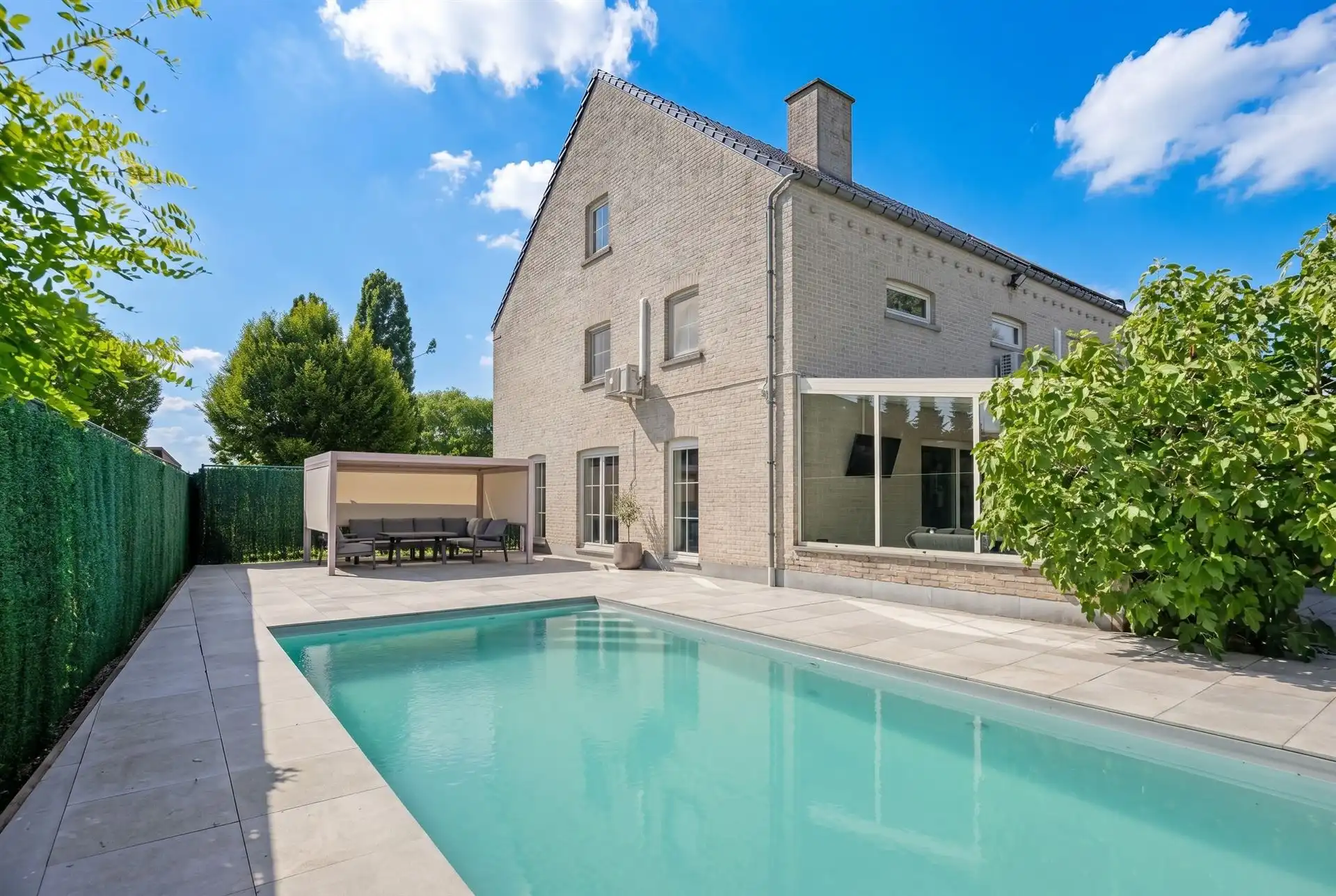 Instapklare villa met zwembad. Landelijke ligging in Leut. foto 46