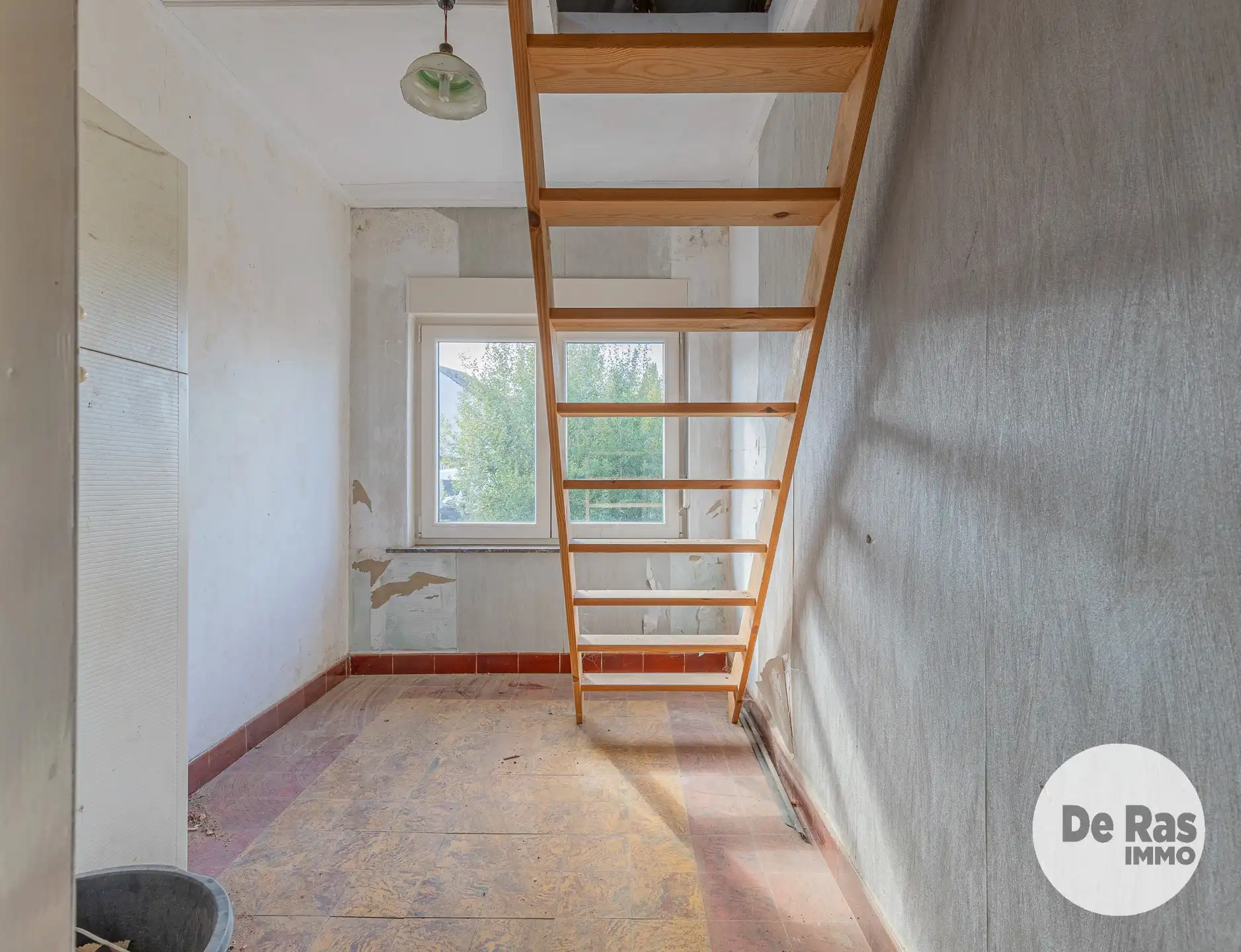 HAALTERT - Verder te renoveren woning met 4 kamers en tuin foto 12