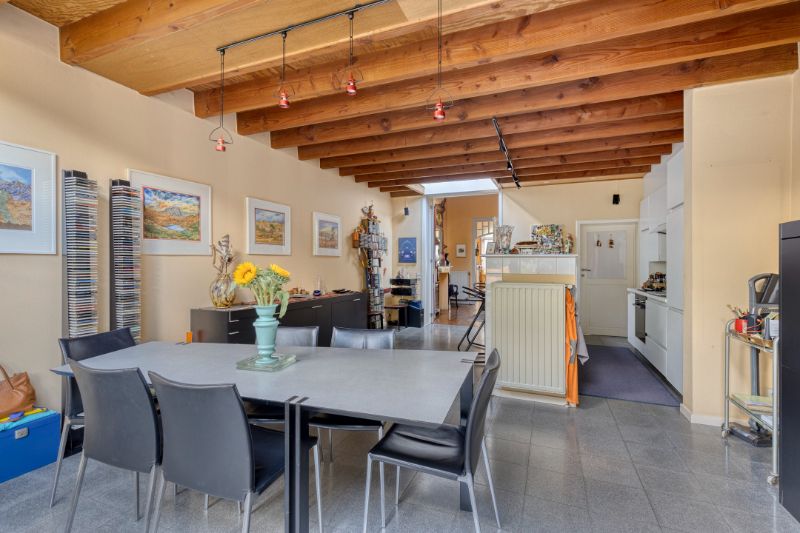 KARAKTERVOLLE BURGERWONING MET TUIN IN EEN RUSTIGE BUURT foto 15