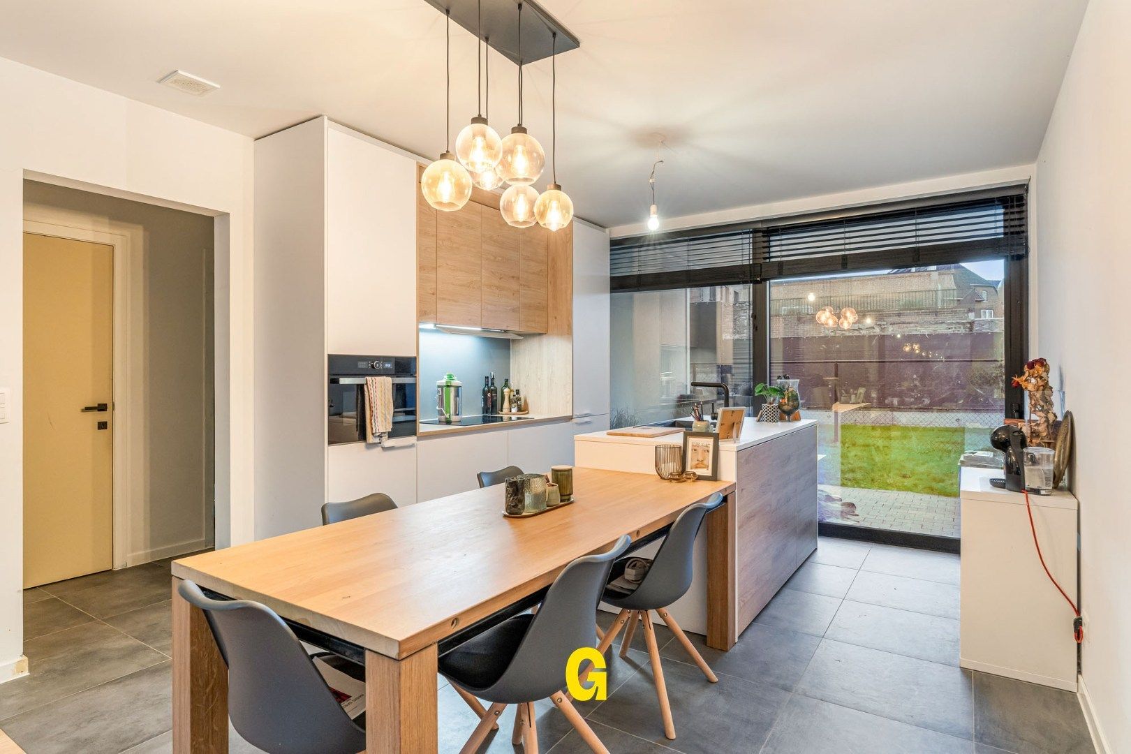 Recent gelijkvloersappartement met 2 slaapkamers, terras, voor- en achtertuin, standplaats en extra ruime berging in hartje Hoeselt foto 10