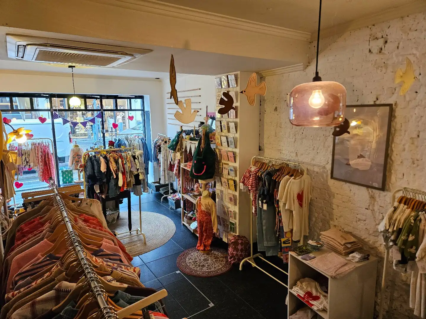 Handelspand van 135 m² met diverse mogelijkheden in het centrum van Mol! foto 4