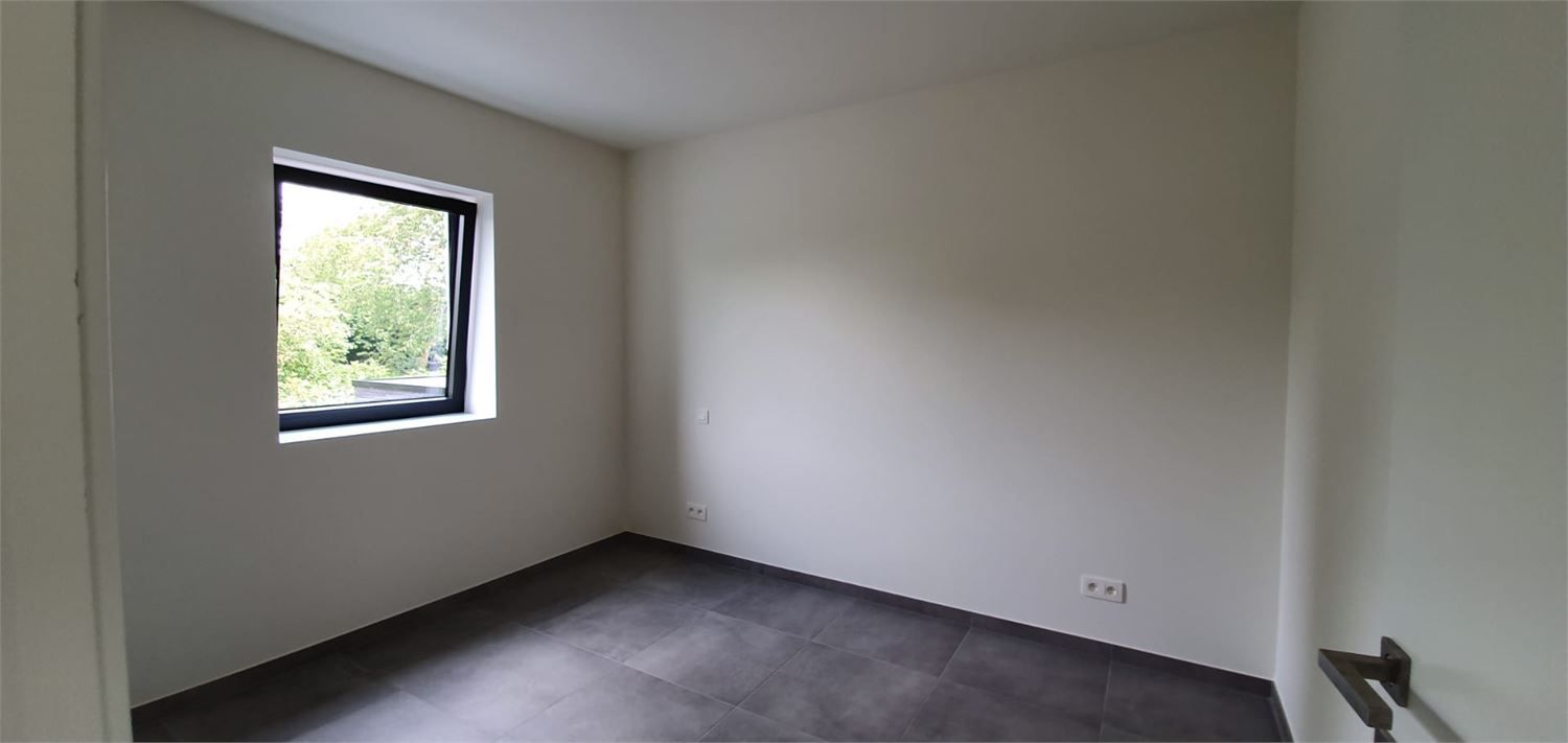 Recent appartement met 2 slaapkamers en  terras foto 4