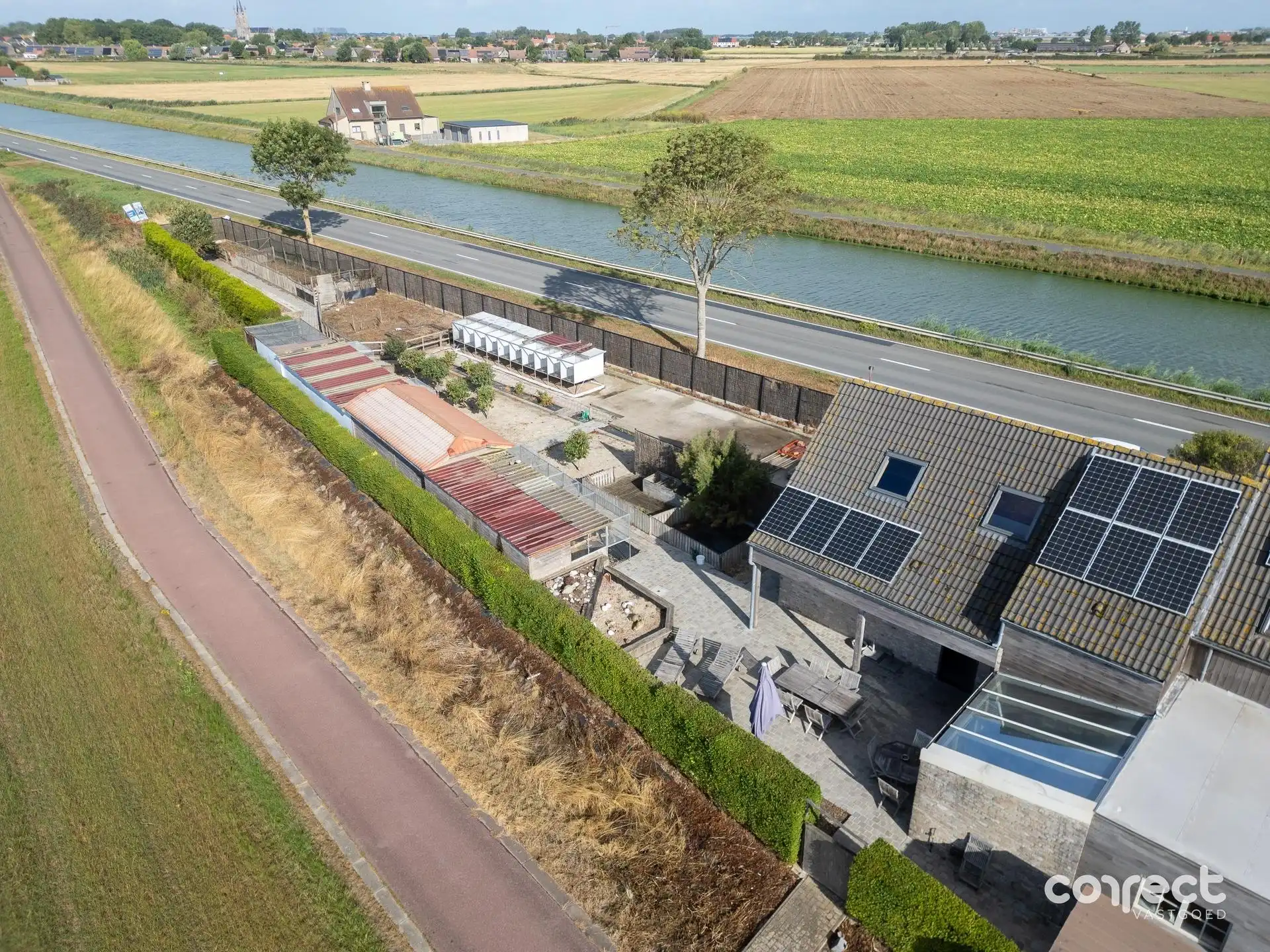 Landelijk gelegen woning op ruim perceel nabij de kust. foto 13