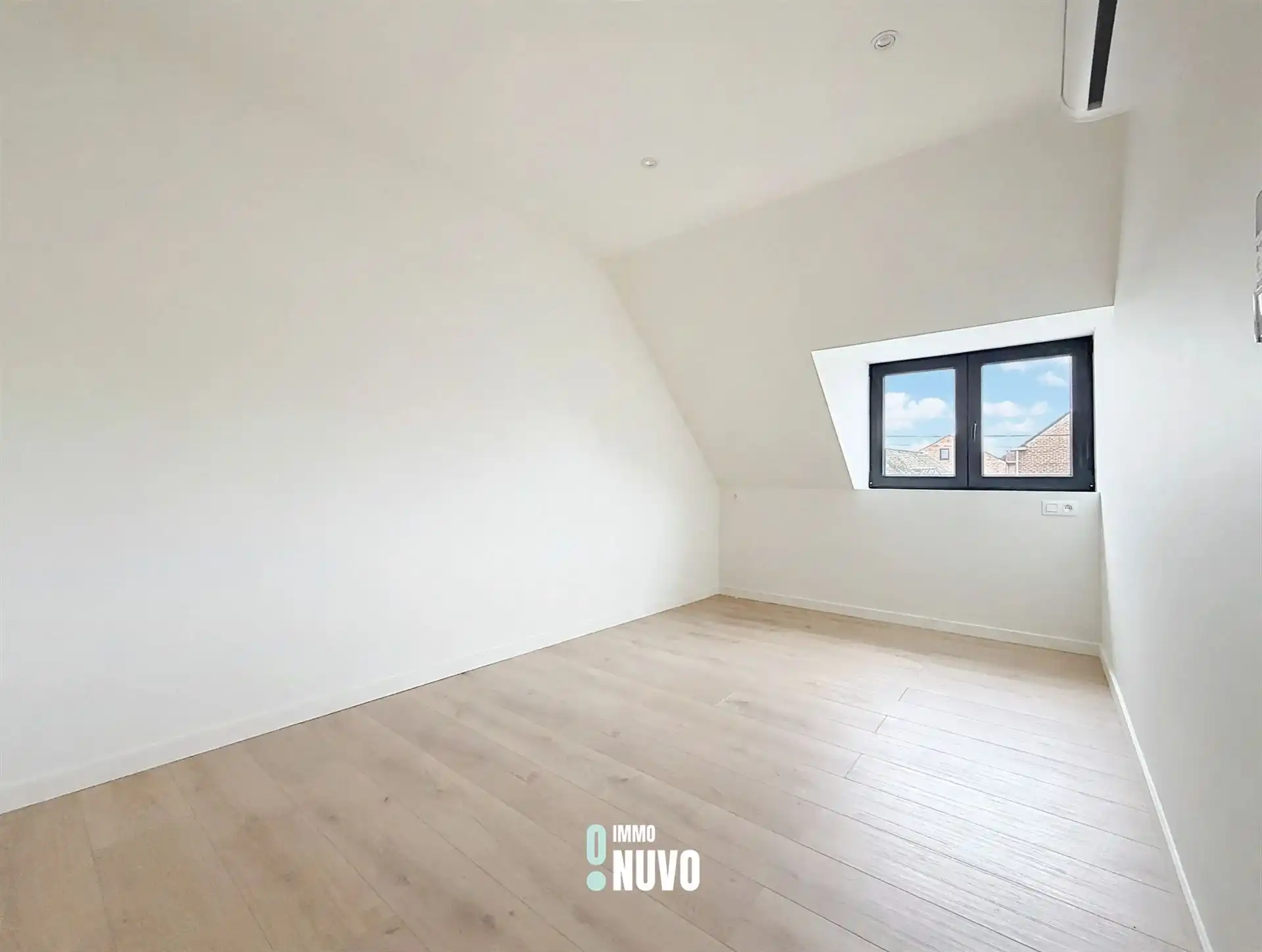 Woning met loods foto 13