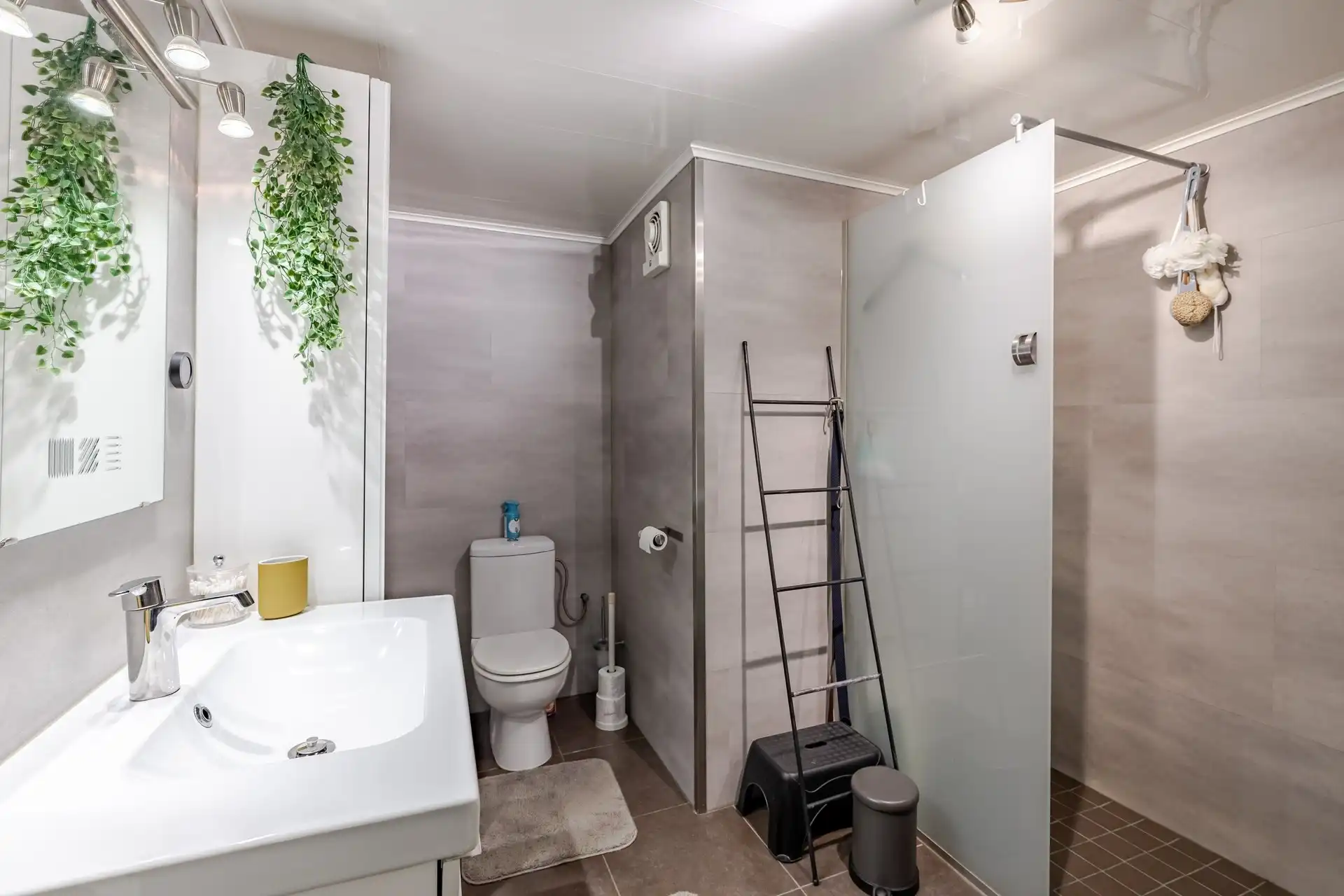 Instapklare woning met 2 slaapkamers en mooie tuin foto 10