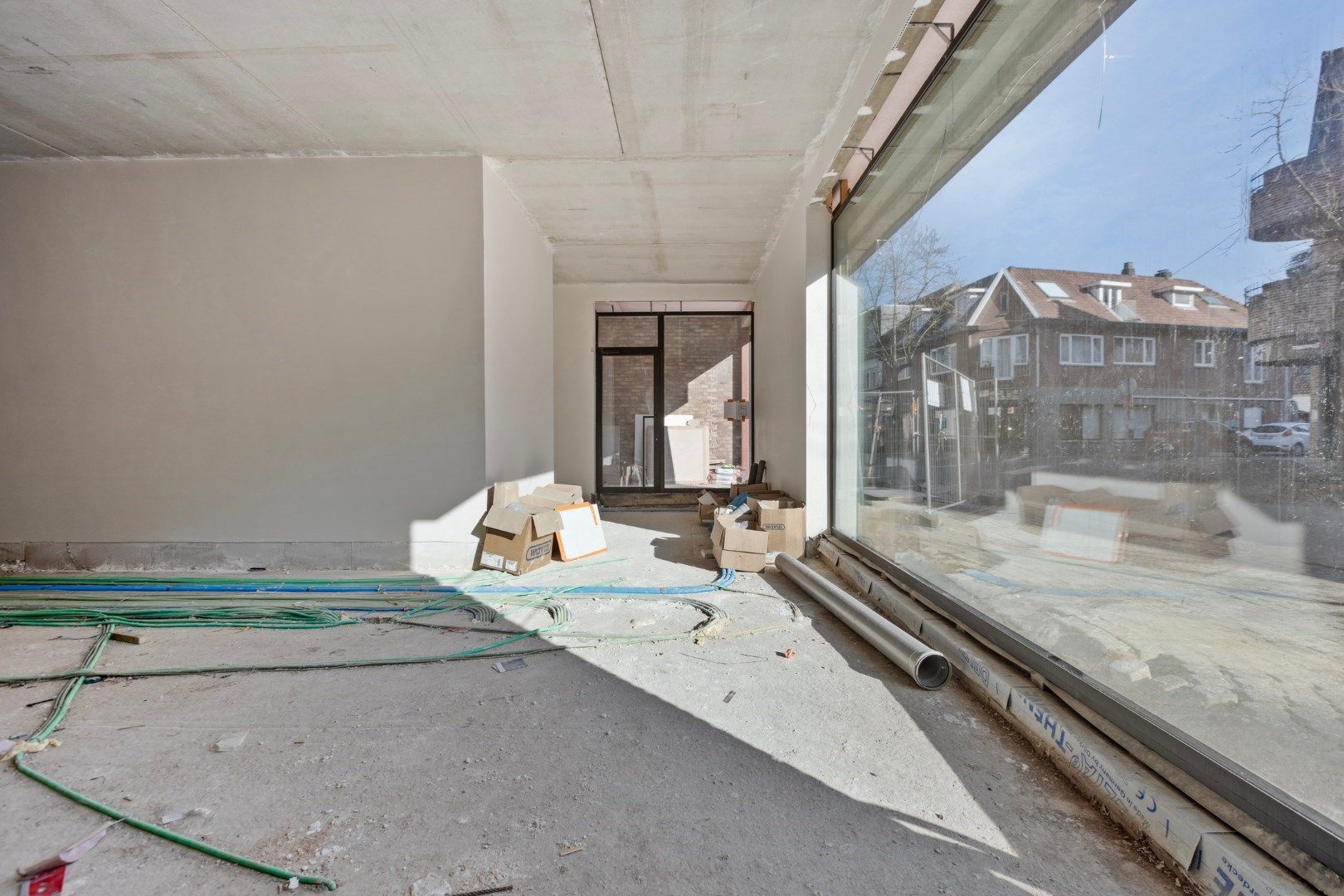 GELIJKVLOERS HANDELSPAND met KELDERRUIMTE TE HUUR/TE KOOP OP A-LOCATIE IN HOUTHALEN CENTRUM   foto 5