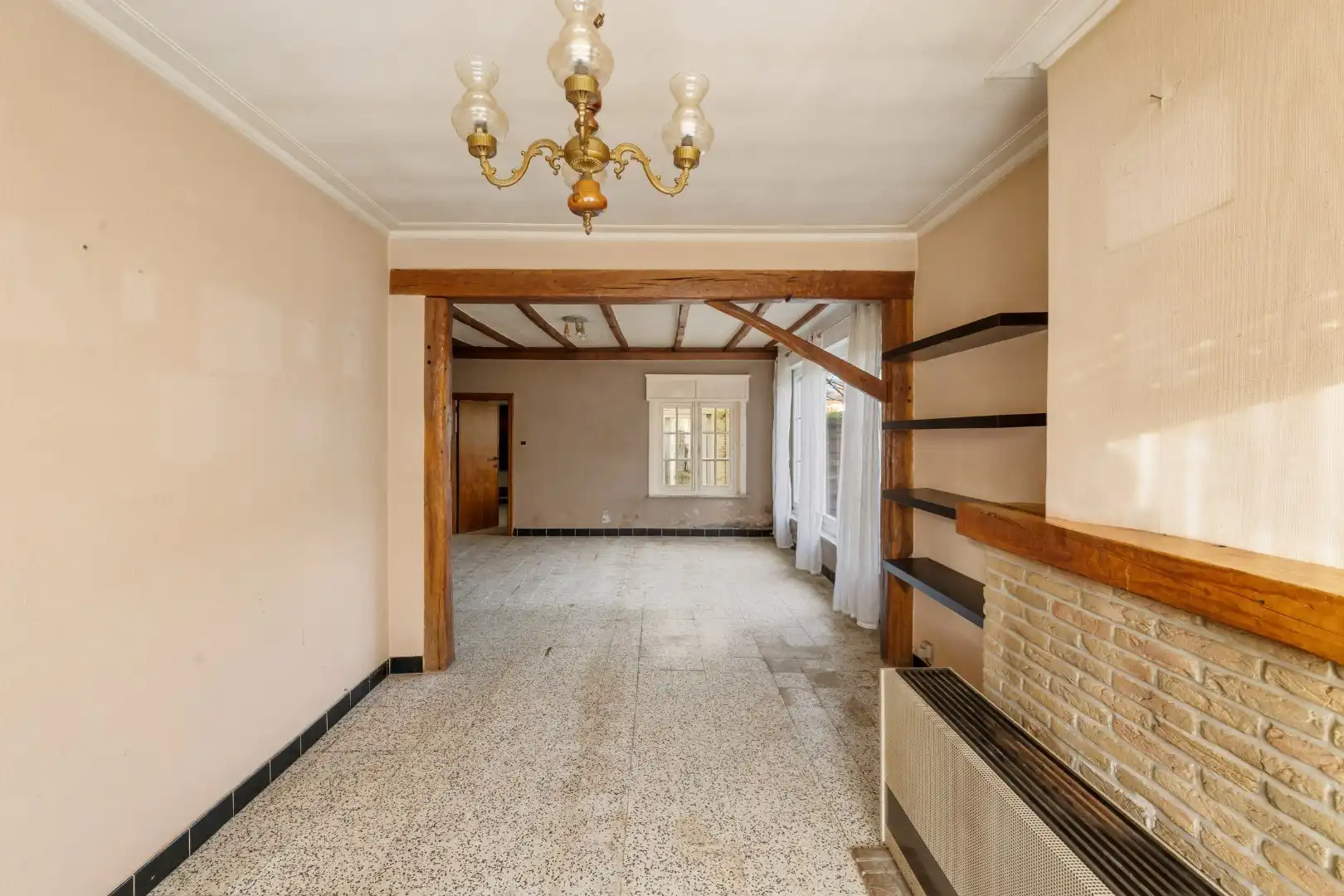 Charmante halfopen bebouwing met tuin, garage en oprit in Dadizele-centrum foto 4