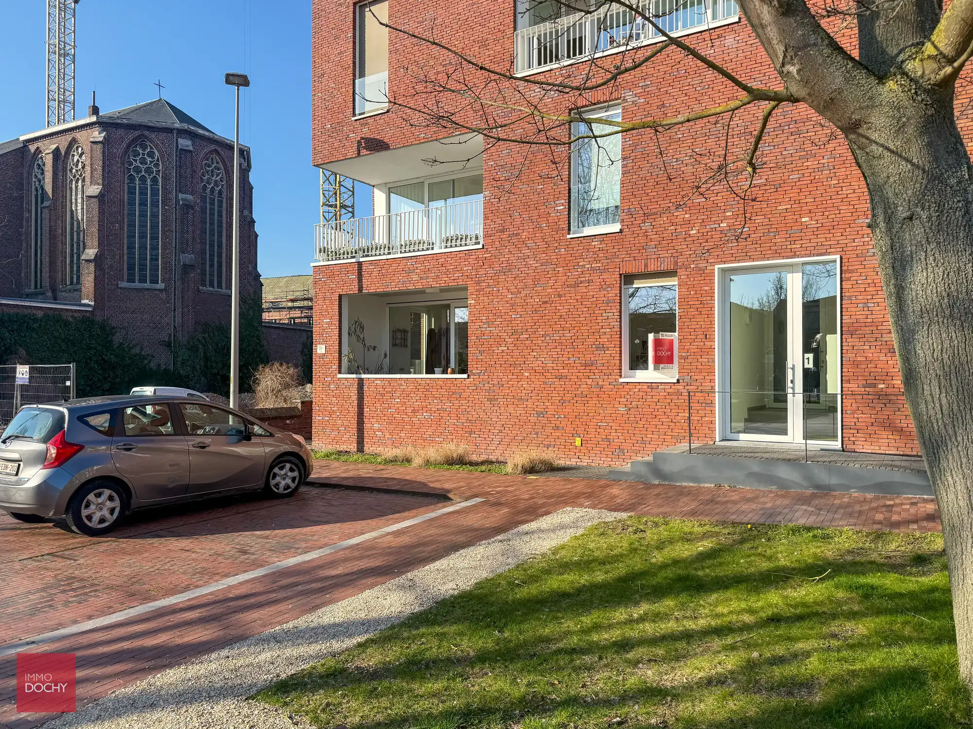 Ruim recent appartement nabij Sint-Rochuskerk foto {{pictureIndex}}