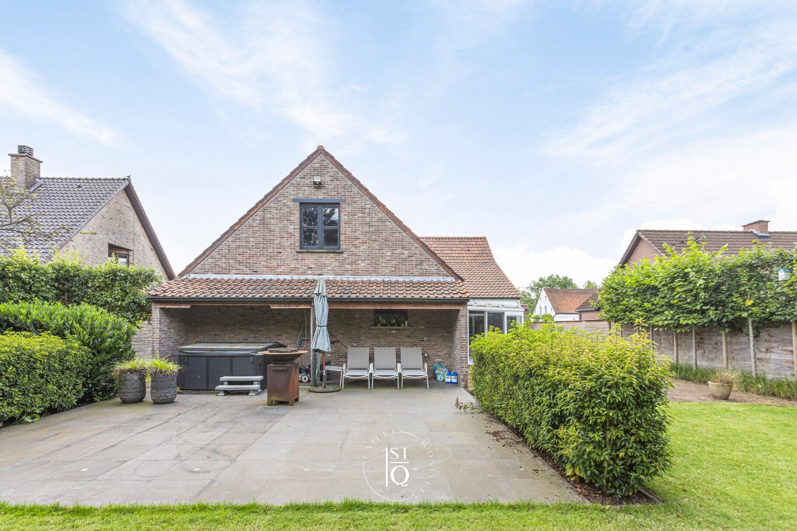 Charmante open bebouwing met een grote tuin nabij de golf foto 2