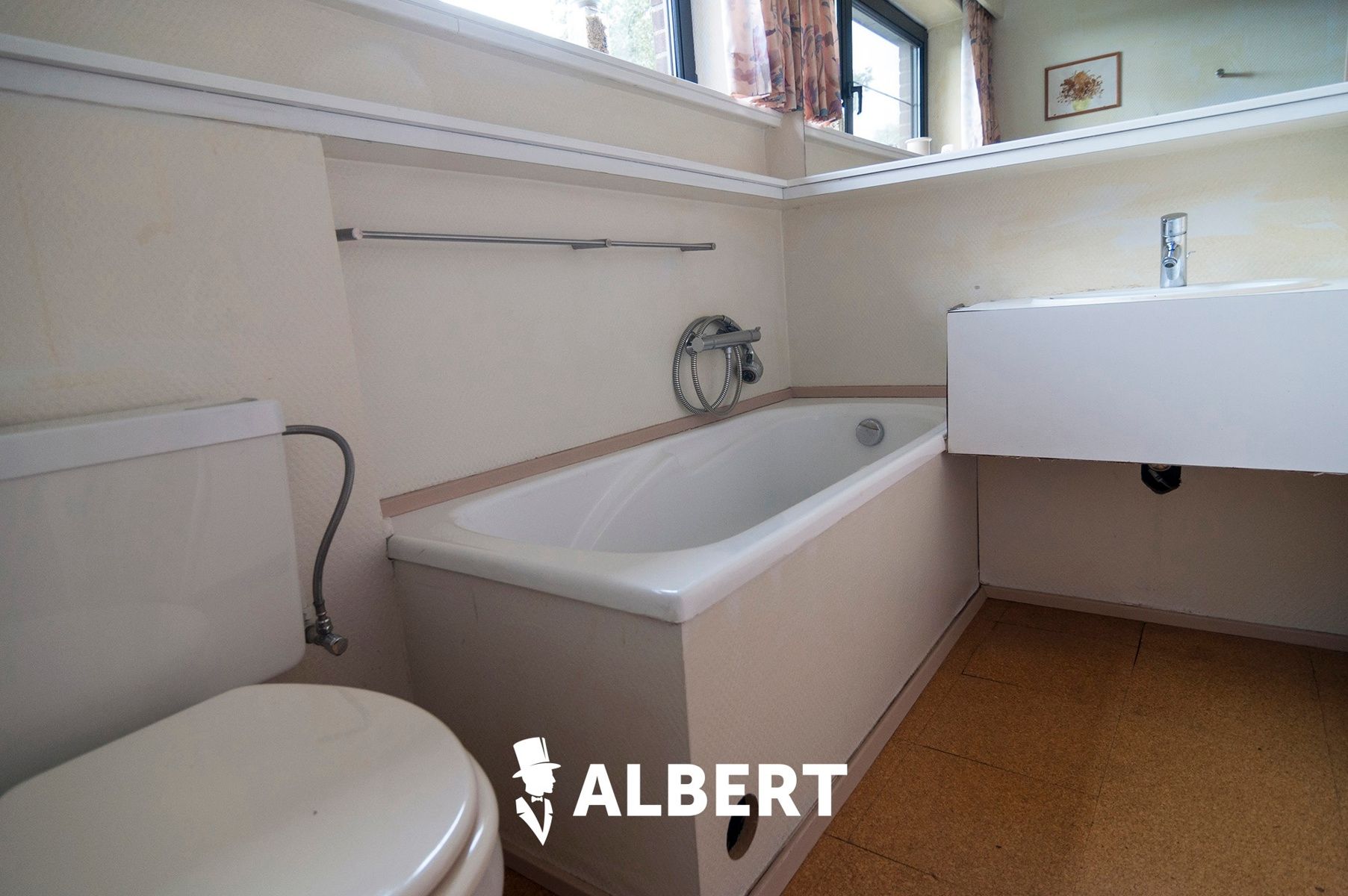 Leuke woning op toplocatie met mooie tuin en 4 slaapkamers! foto 25