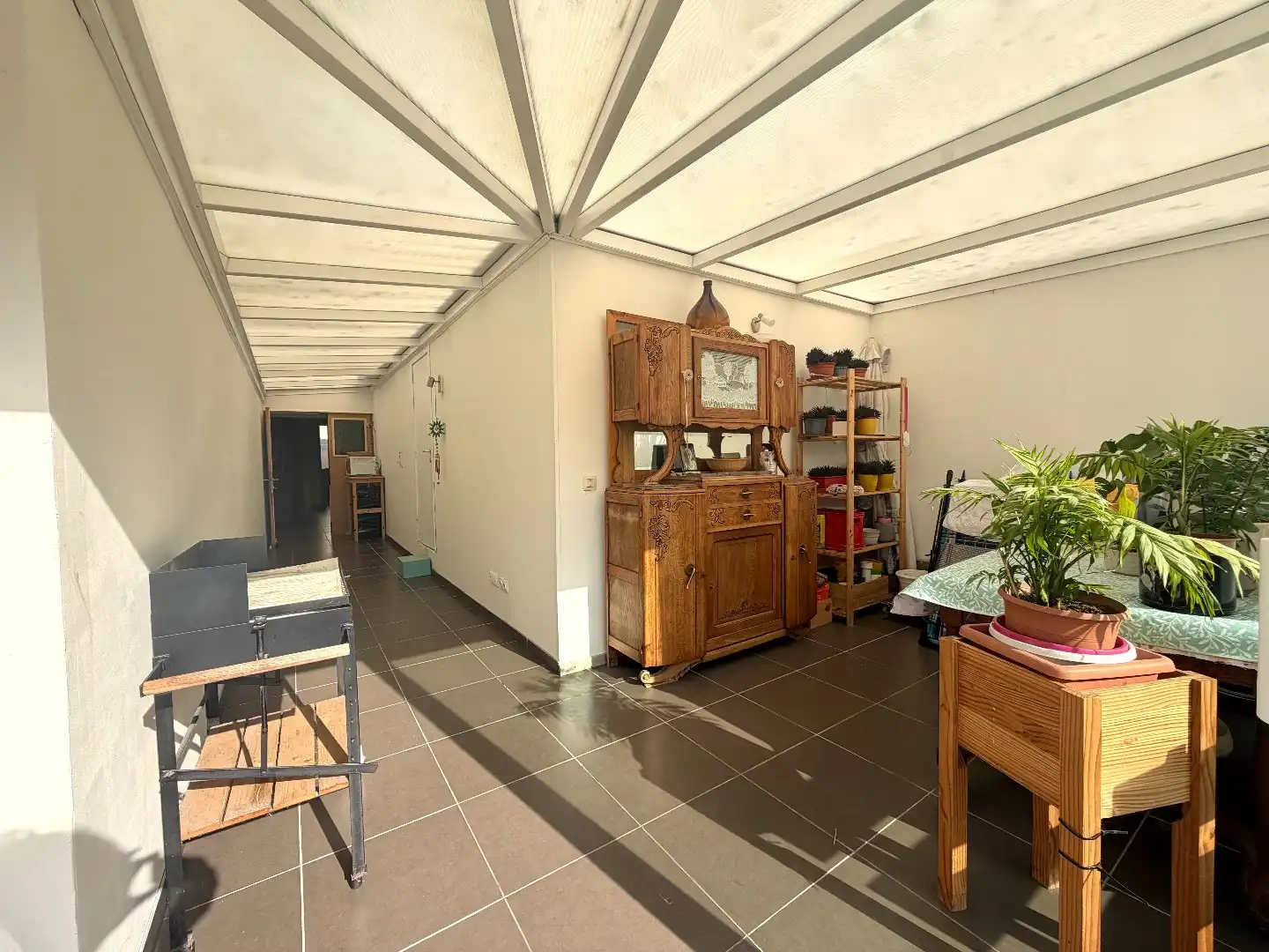 Gerenoveerde rijwoning met zuidgerichte tuin in Wervik te koop. foto 9