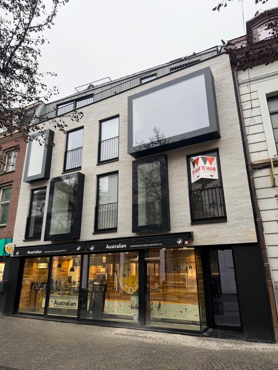 Uniek nieuwbouwappartement met zuidgerichte tuin  foto {{pictureIndex}}