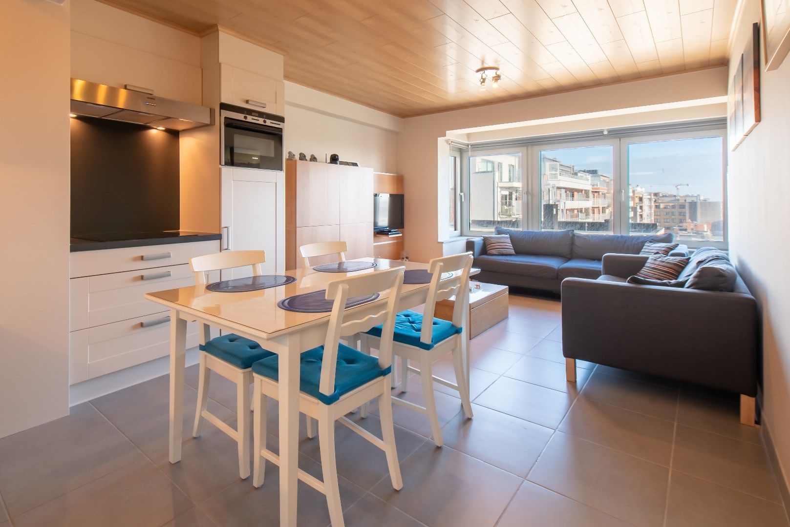 Prachtig afgewerkt appartement met zijdelings zicht op zee! foto 2