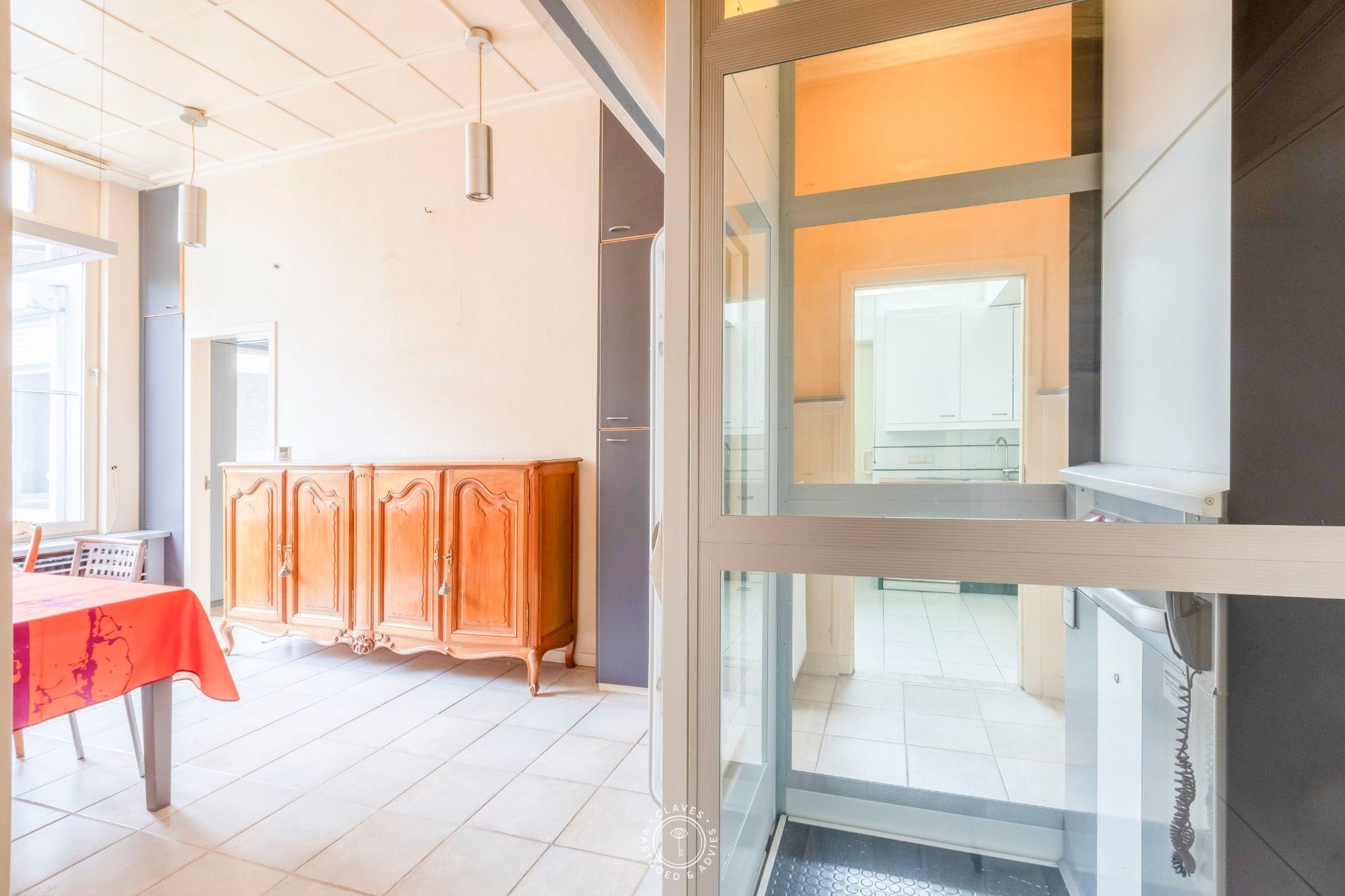 Statig herenhuis met karaktervolle elementen en polyvalent bijgebouw op royaal perceel foto 10