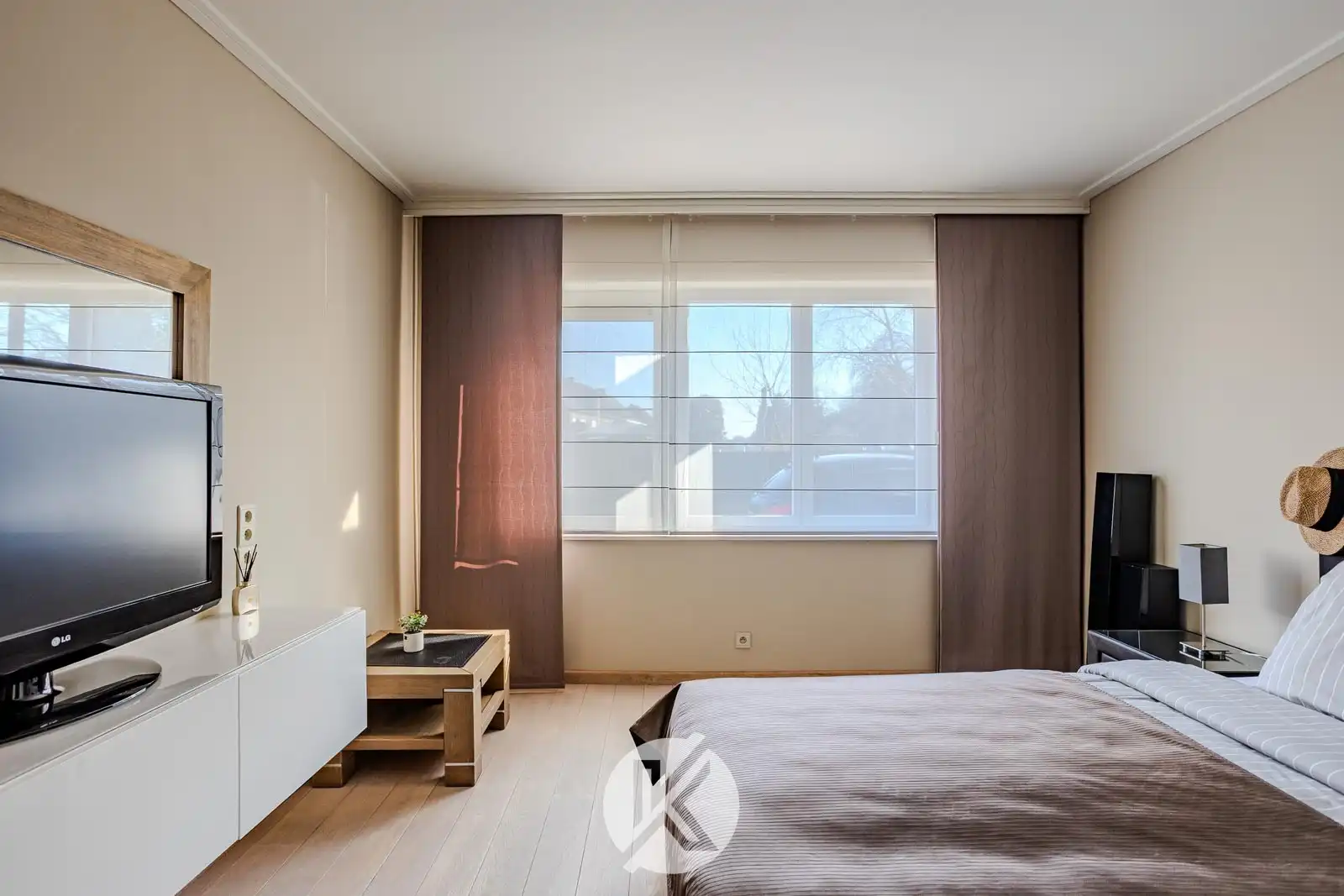 Ruime halfopen bebouwing op strategische locatie foto 16