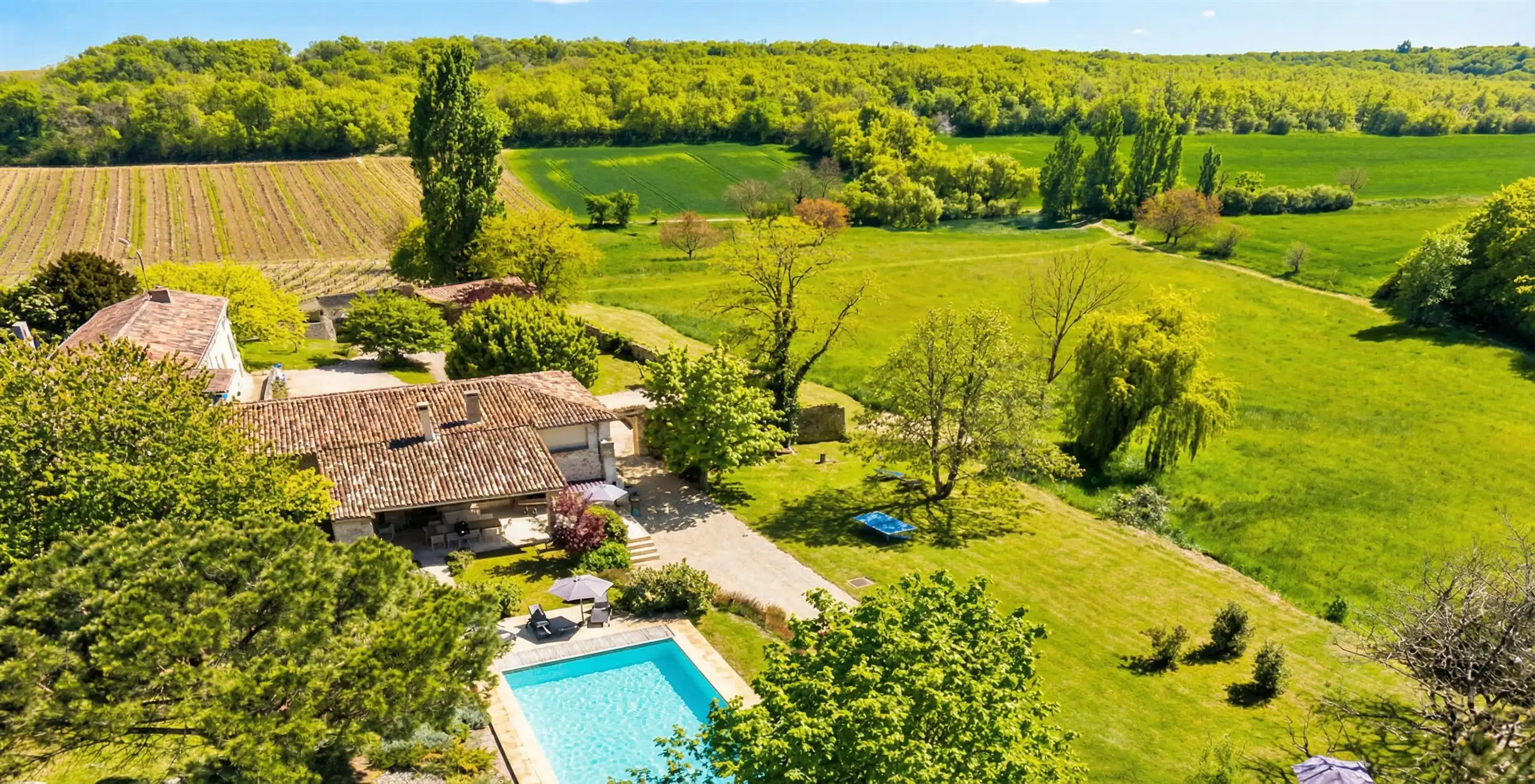 Vakantiegeluk te koop! Romantische eigendom op de heuveltop foto 2