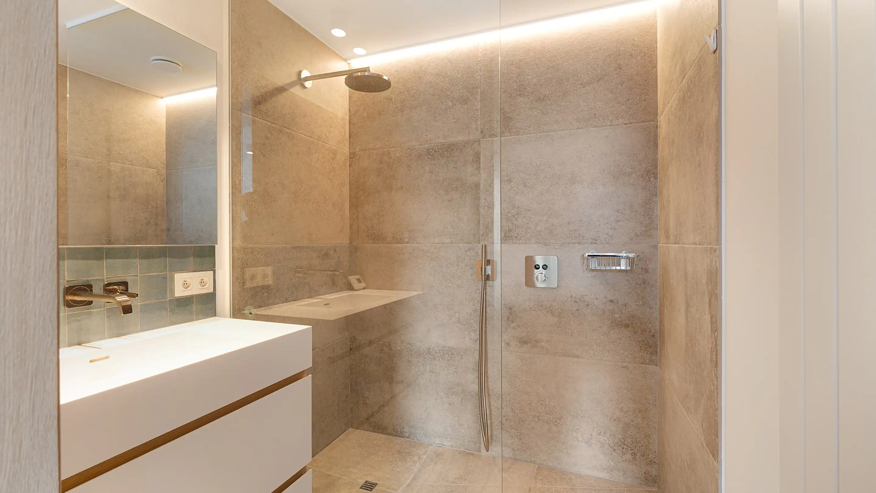 Exclusief en perfect afgewerkt appartement met unieke doorzichten op zee en het Knokse hinterland foto 25