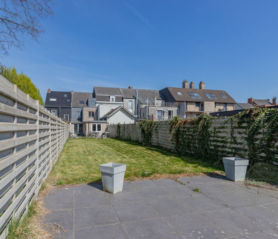Ruime renovatiewoning met tuin foto 16