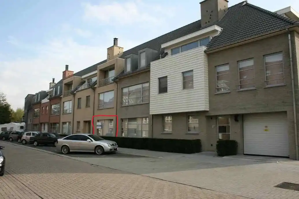 Ruim 3-slaapkamer appartement in het centrum van Lommel, foto {{pictureIndex}}