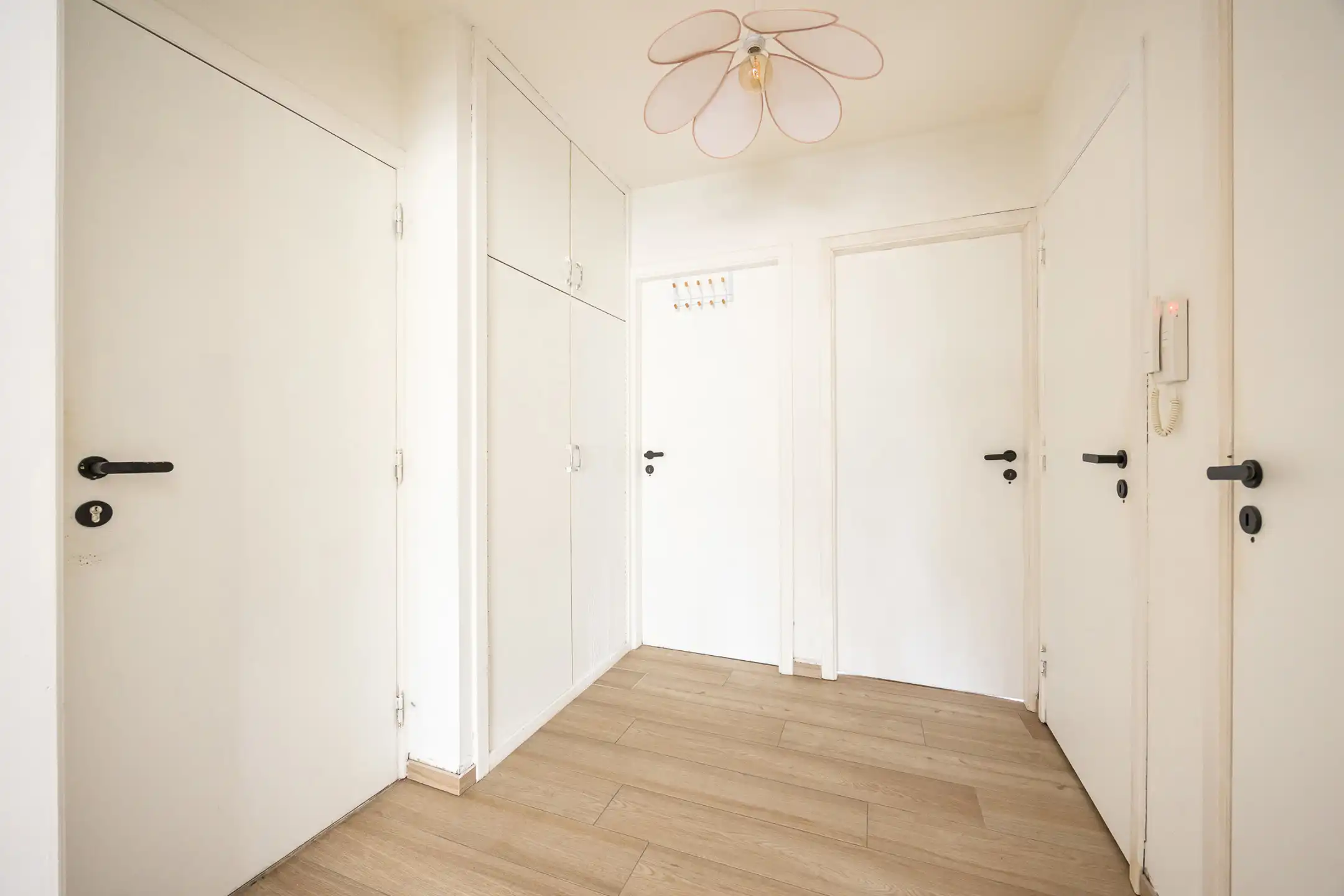 Gerenoveerd appartement nabij een groene omgeving foto 7