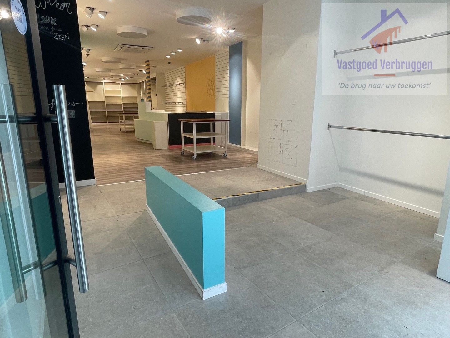 Commerciële winkelruimte op toplocatie aan interessante voorwaarden foto 4