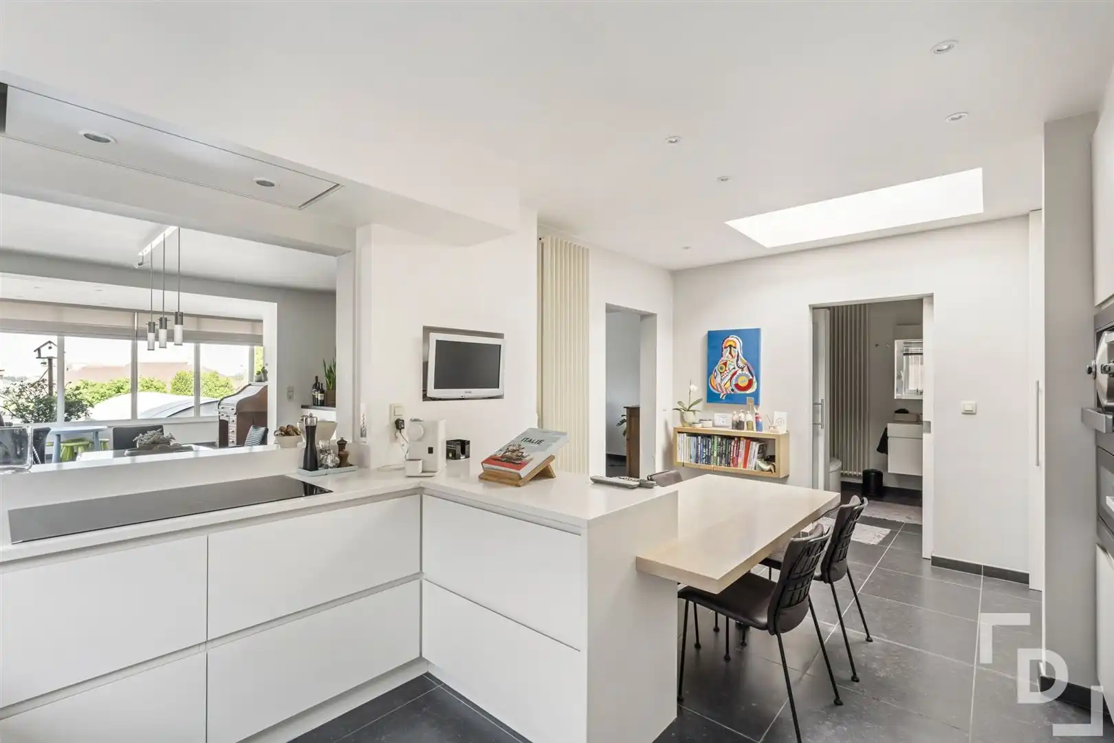 Ruime handelszaak met woonst & verhuurd appartement te koop in Poelkapelle. foto 33