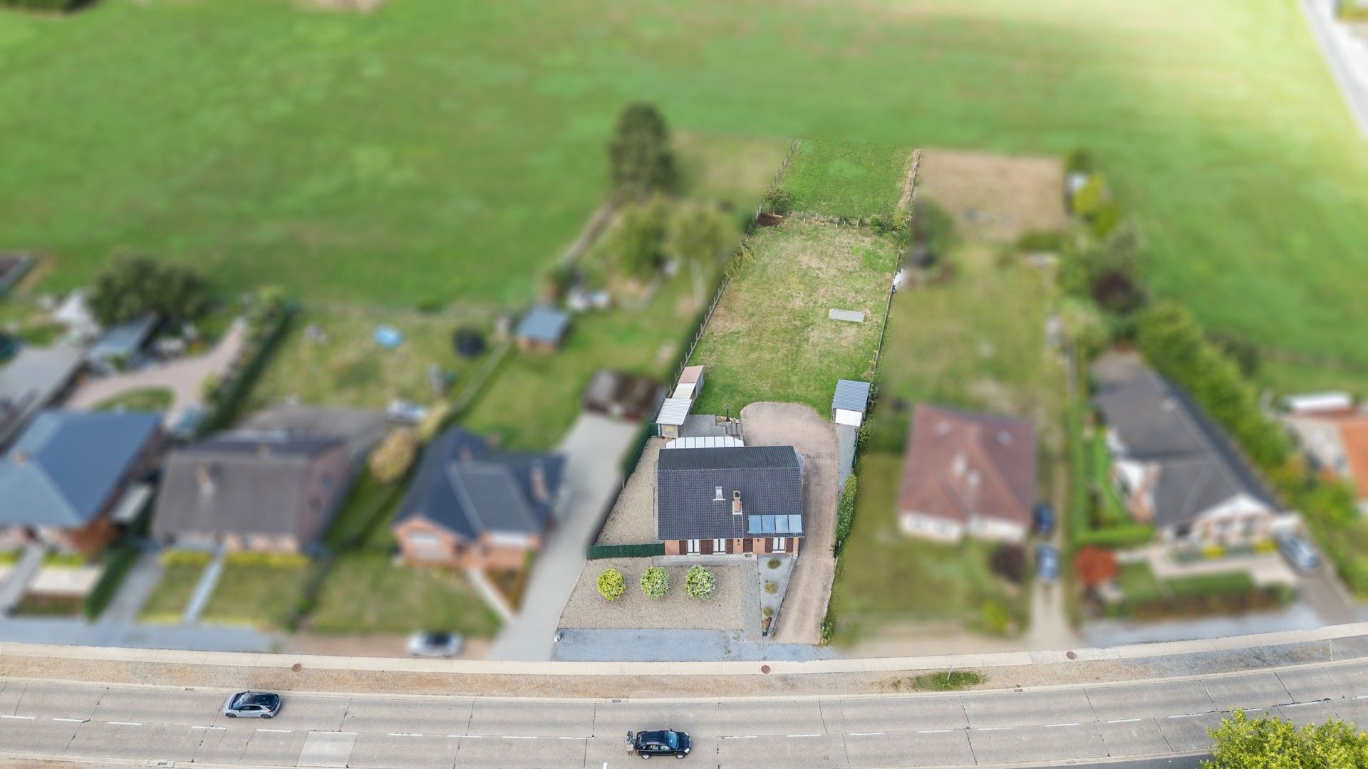 Hoofdfoto van de publicatie: Open bebouwing met 4 slpkrs en 3 badkamers op 21a 15ca