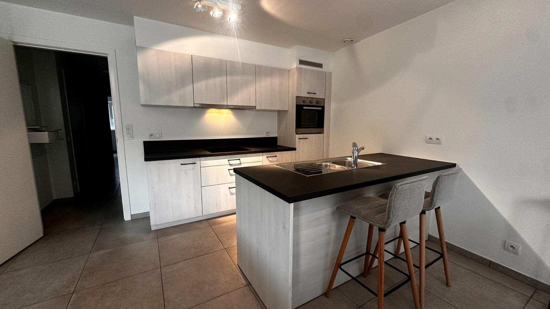 Modern gelijkvloers appartement met terras in Lokeren foto 4