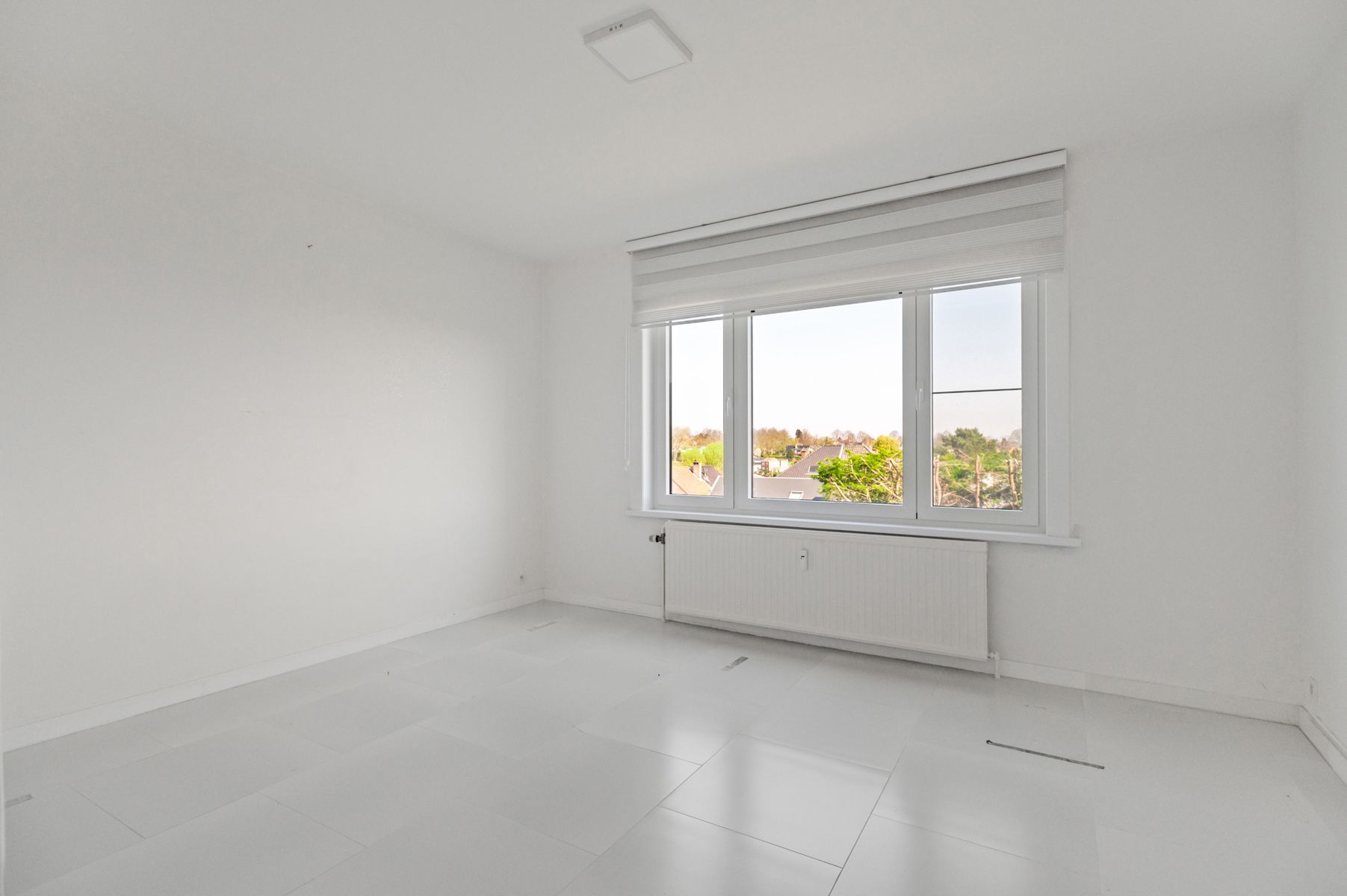 Recent gerenoveerd 3-slpkamerappartement met terras & garage foto 8