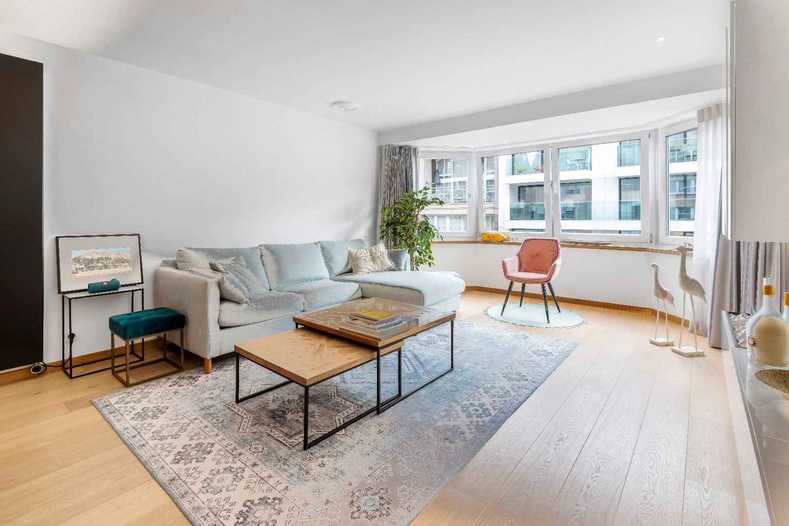 Mooi vernieuwd appartement centraal gelegen op de Paul Parmentierlaan foto {{pictureIndex}}