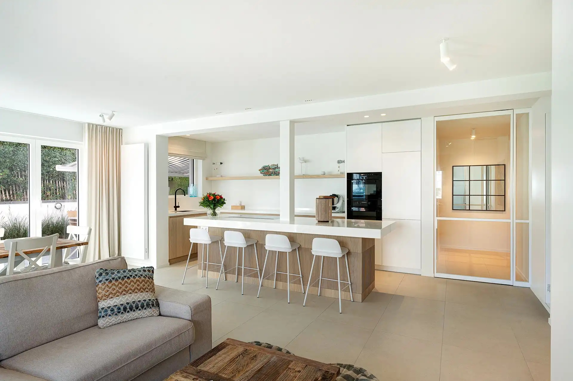 Exclusief gerenoveerd hoekappartement met 3 slaapkamers en riant zonneterras van 40 m² foto 9