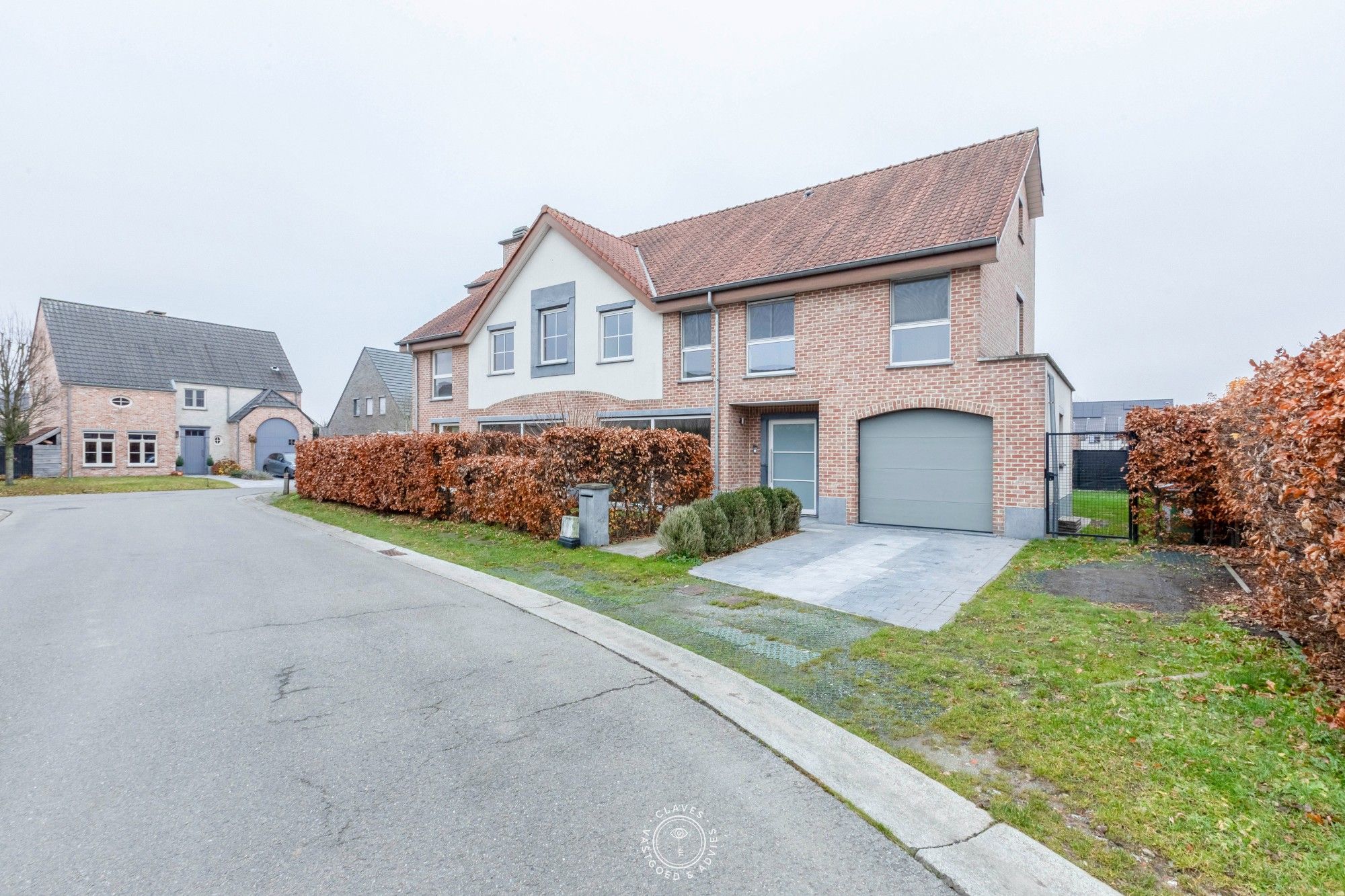 Recente halfopen bebouwing met B-label foto {{pictureIndex}}