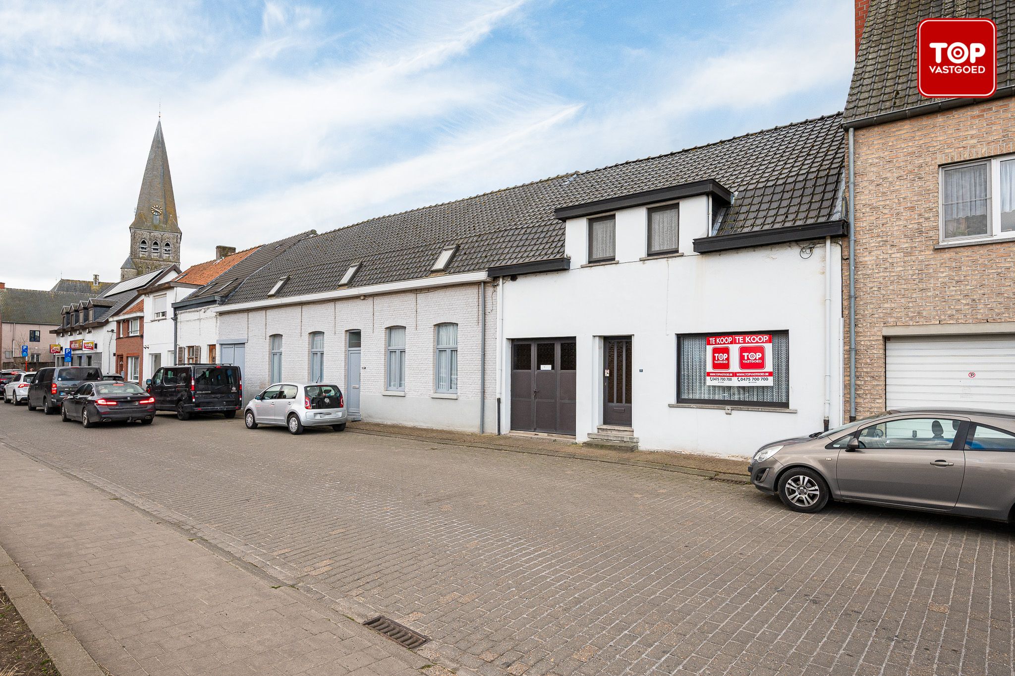 Totaal te renoveren woning met 4 slaapkamers en leuke tuin. foto 2