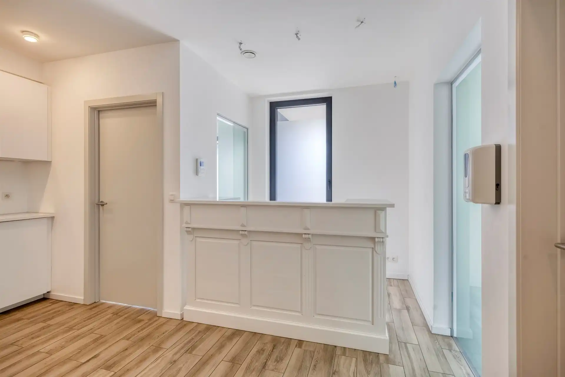 Praktijk/kantoor ih centrum met veel parkeermogelijkheden  foto 5