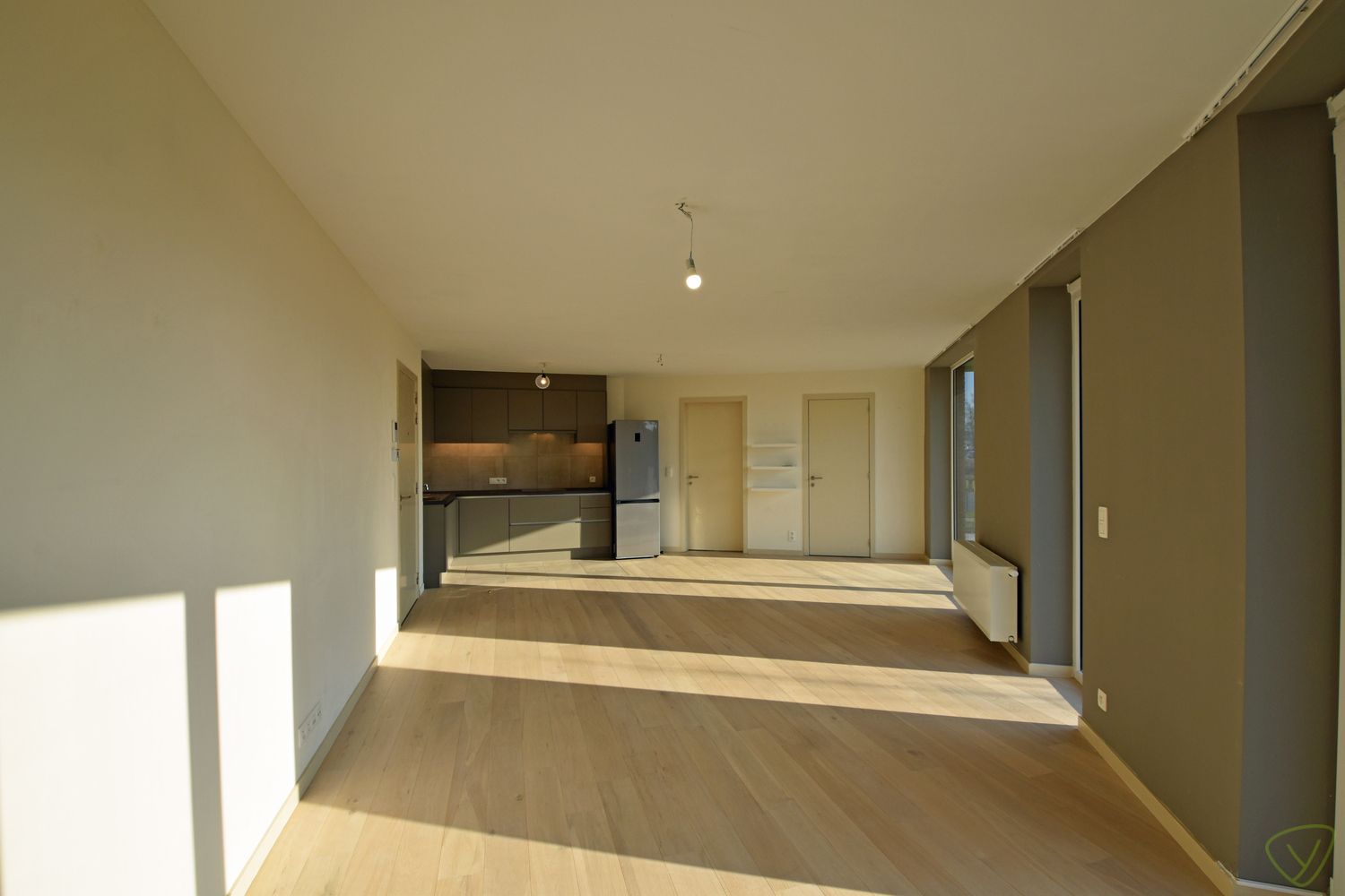 Zonnig gelijkvloers appartement te huur met centrale ligging! foto 2