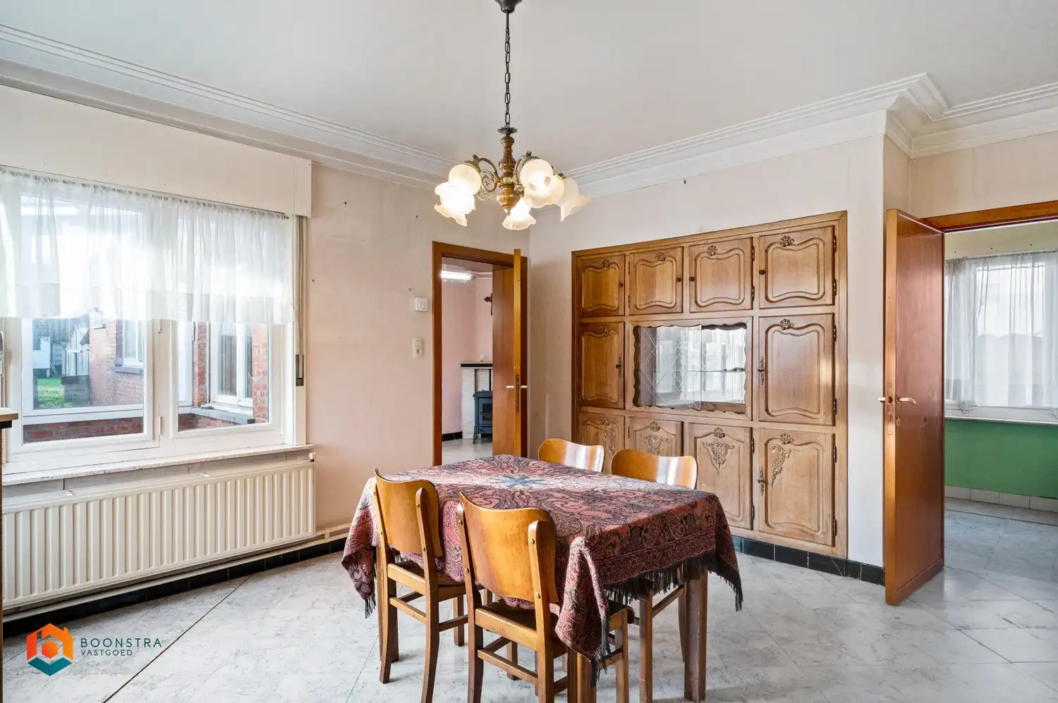 Te renoveren woning met 3 slpkrs en 2 garages in Berlaar-Heikant foto 2