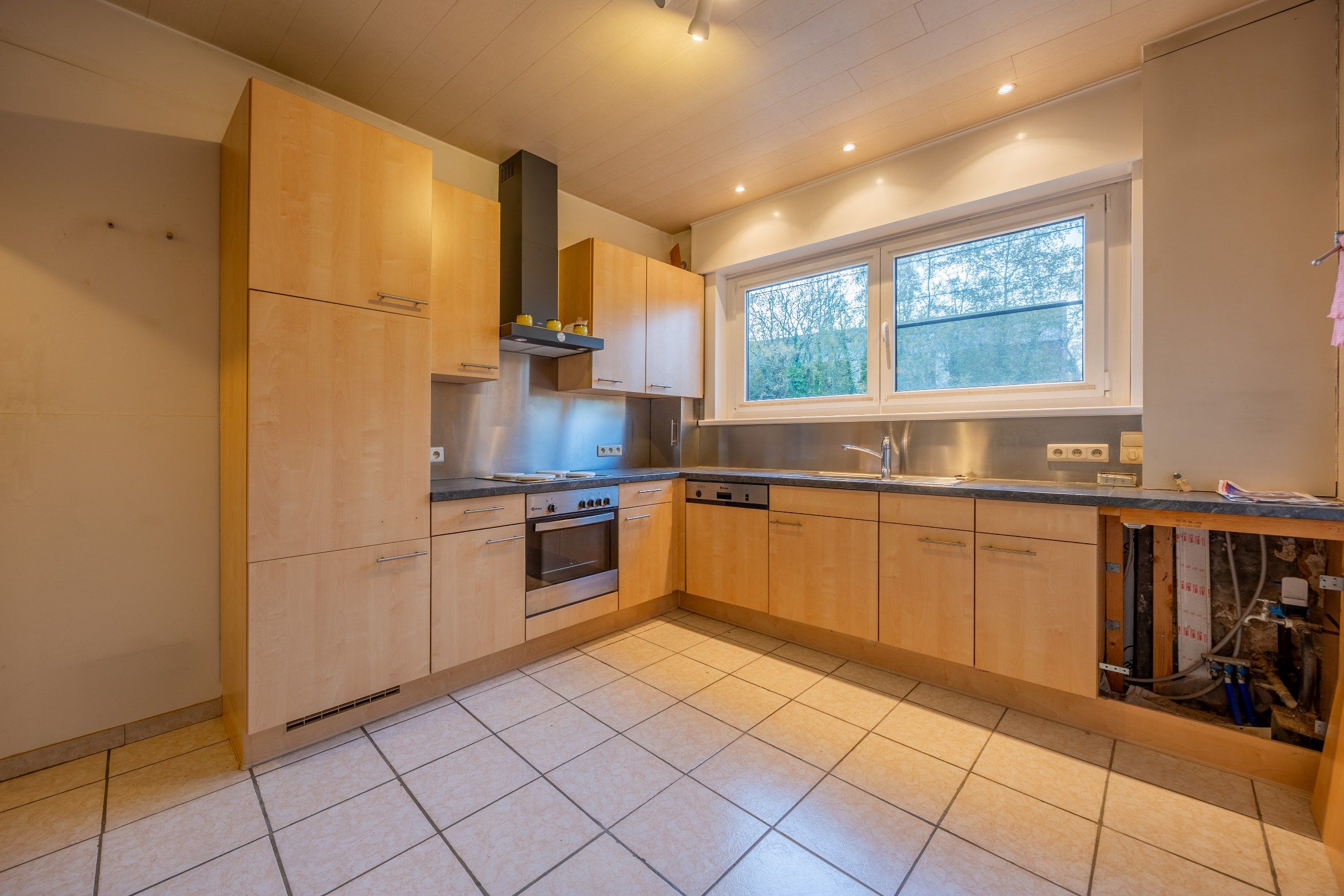 Gezinswoning met uitweg en garage foto 6